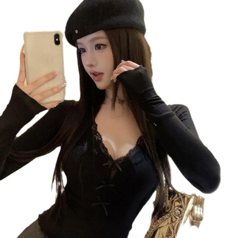Long Sleeve V-Neck Lace-Trim Bow Accent Slim-Fit Top Product Image