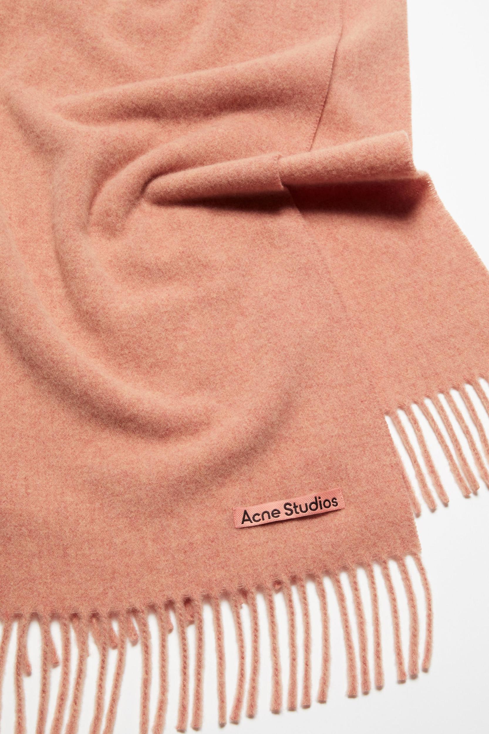 Fringe wool scarf – Narrow Product Image