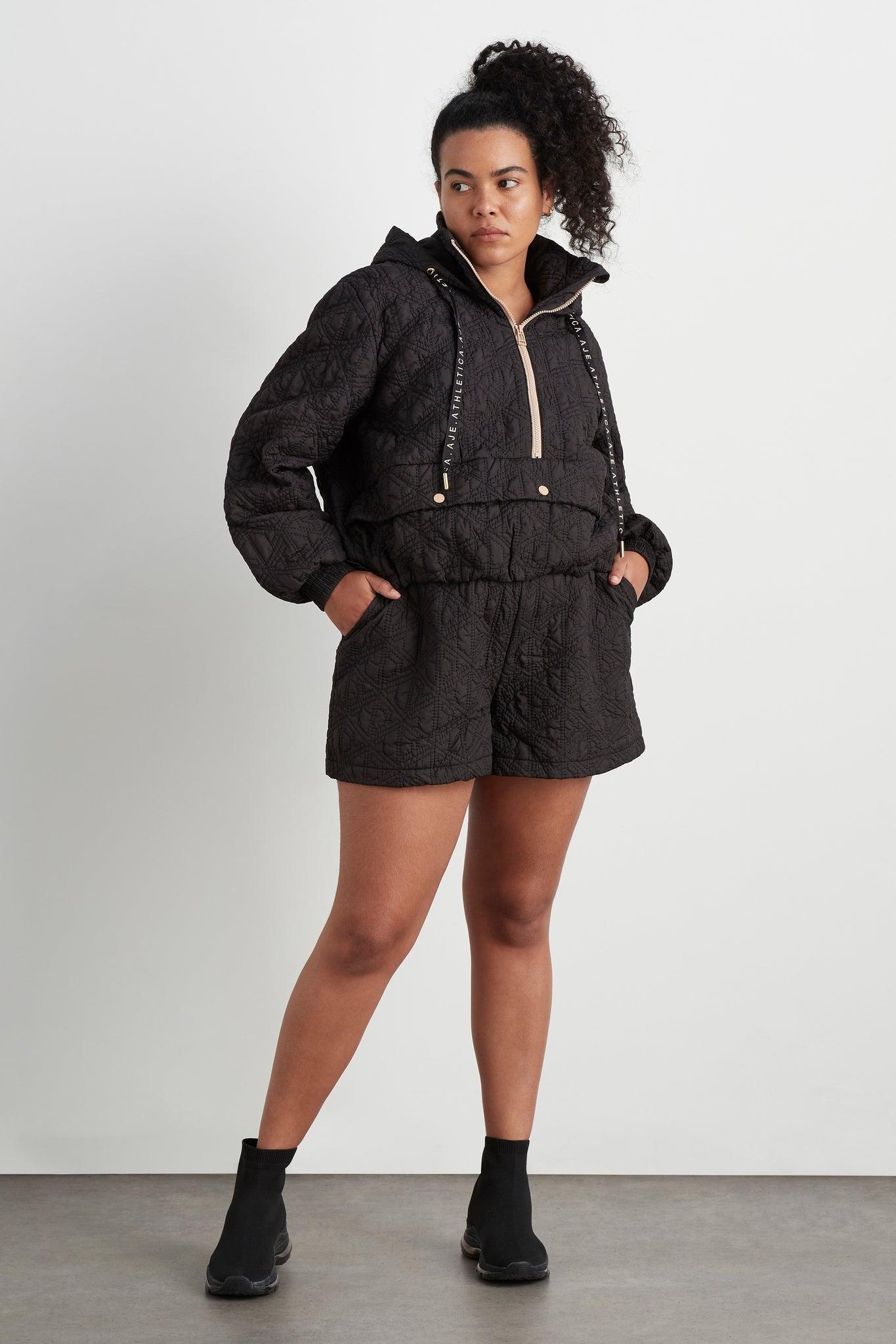 Quilted Logo Spray Shorts 623 Product Image