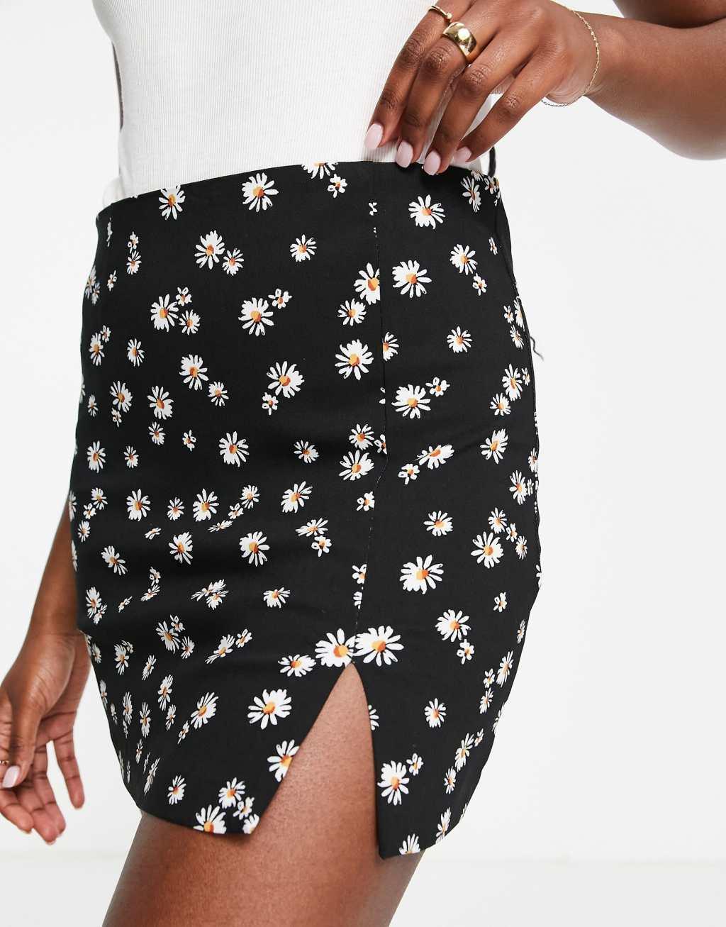 Stradivarius mini skirt with slit hem in floral print  Product Image