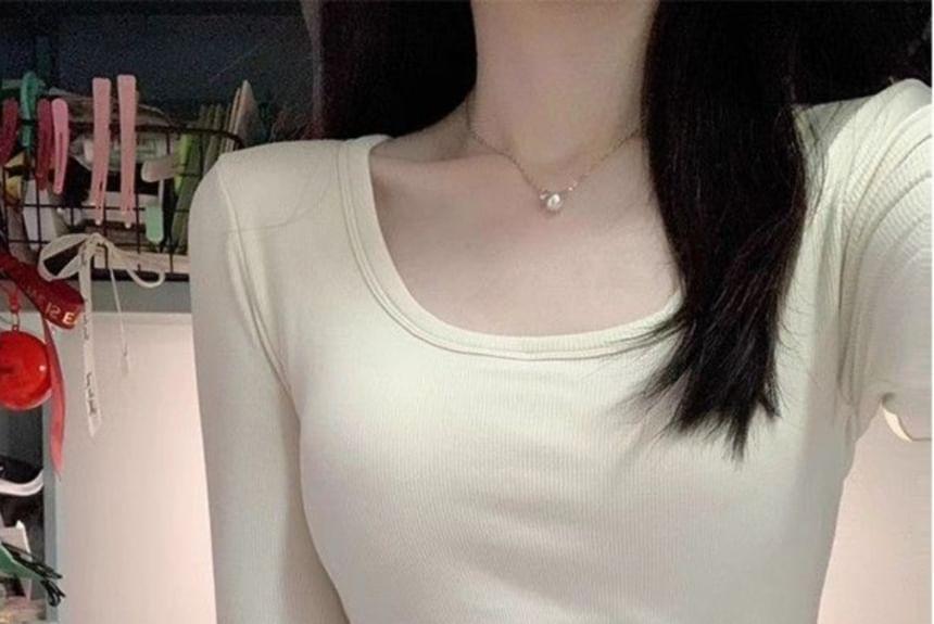Long Sleeve Crew Neck Plain Crop T-Shirt Product Image