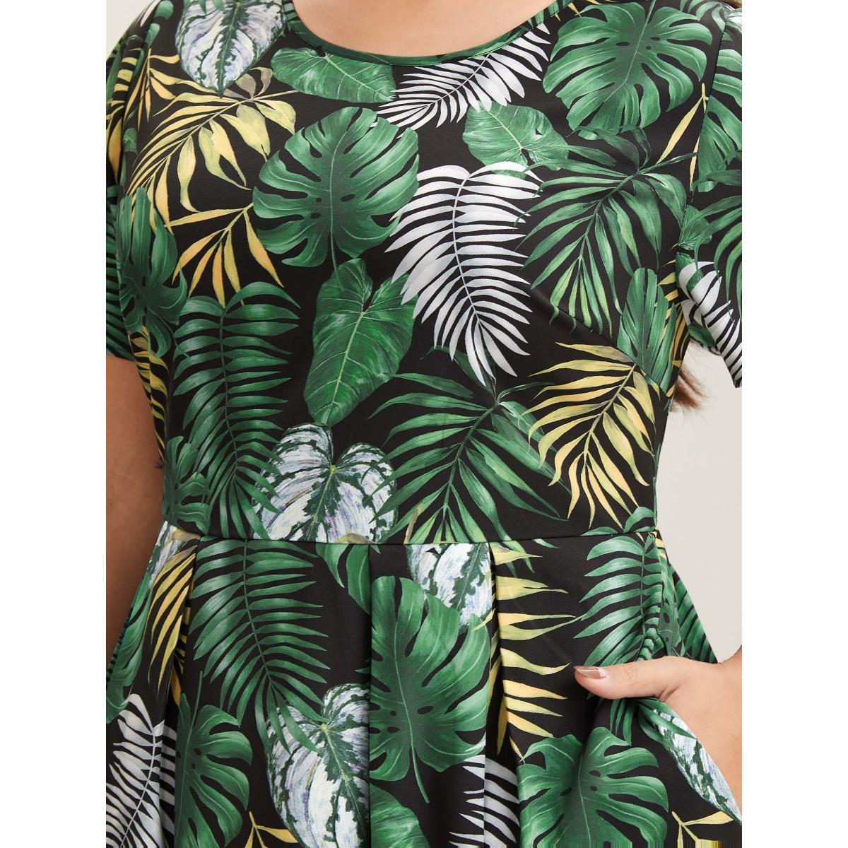 Plus Size Tropical Escape Print Pockets Tiered Midi Dress Truegreen Women Round Neck Short sleeve Curvy BloomChic 10/M Product Image