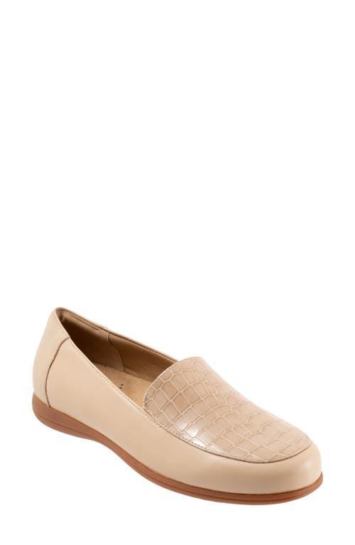 Trotters Deanna Leather Slip Product Image
