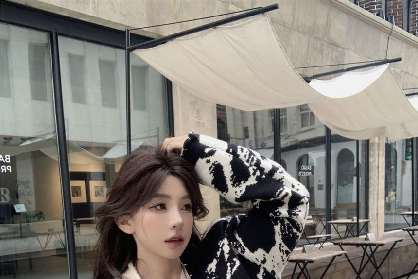 V-Neck Patterned Pocket Detail Cardigan Product Image