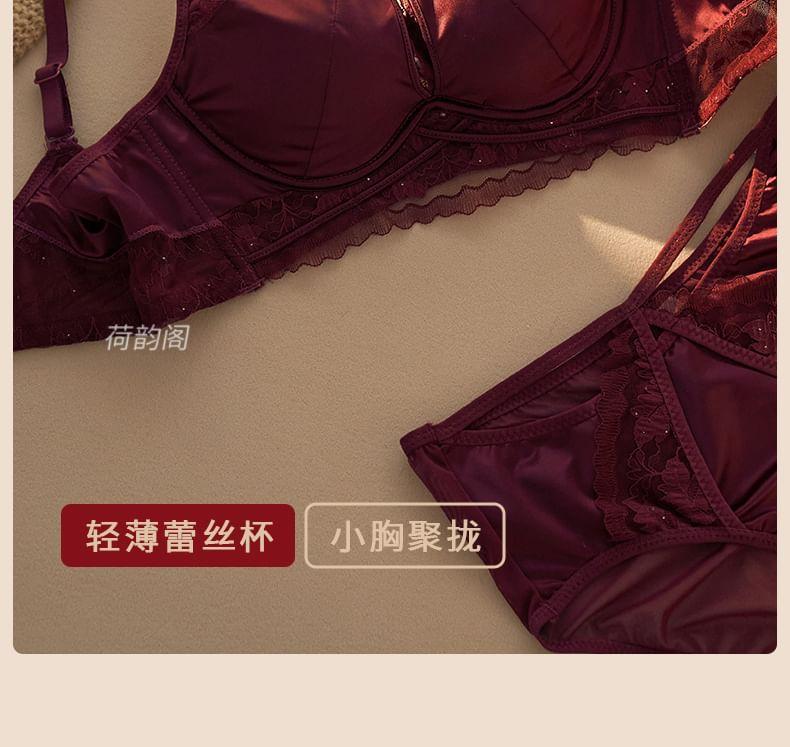 Set: Plain Lace Trim Bra + Bikini Panties Product Image