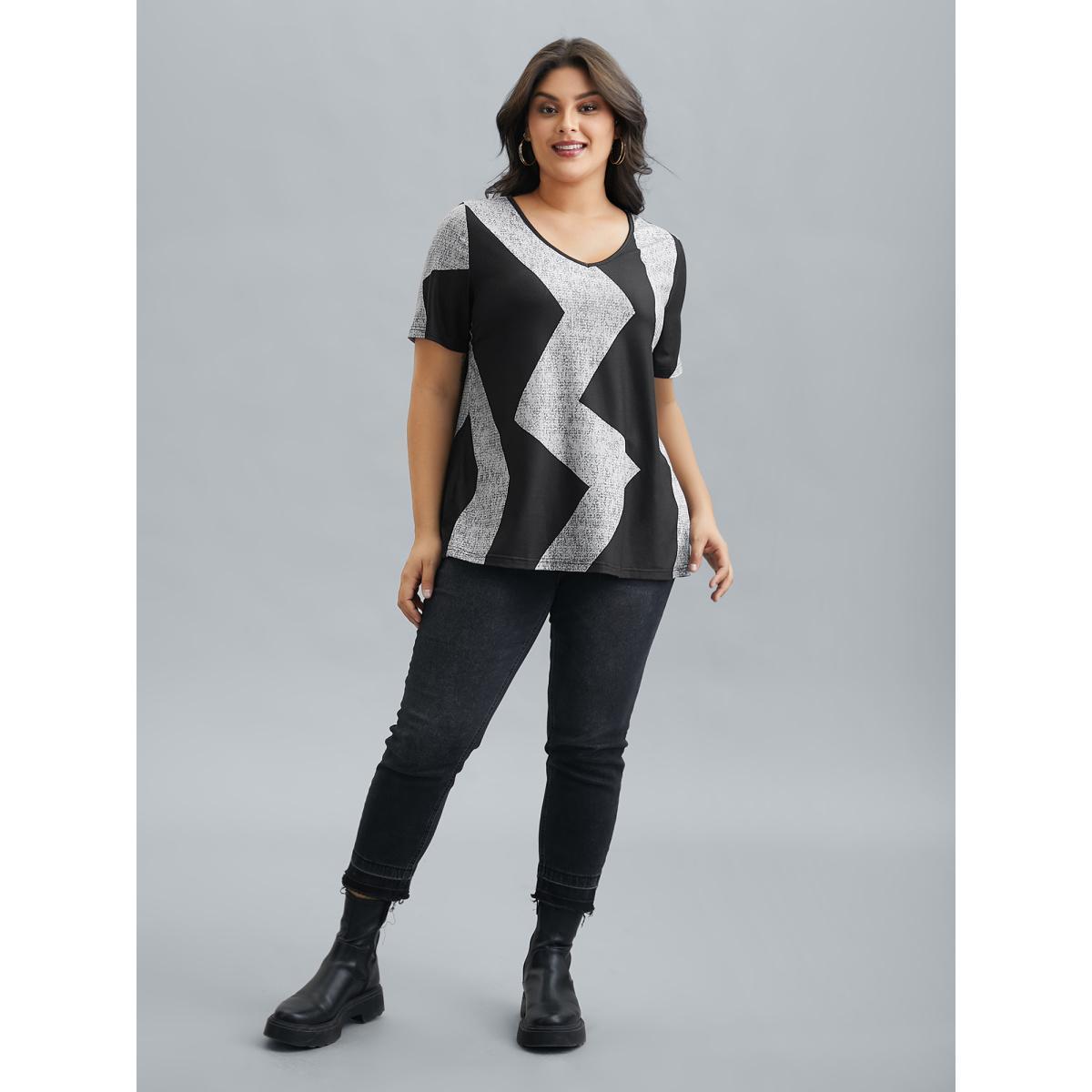 Plus Size Color-Block Textured Stretchy T-Shirt Black Women Casual Contrast V-neck Everyday T-shirts BloomChic 12/L Product Image