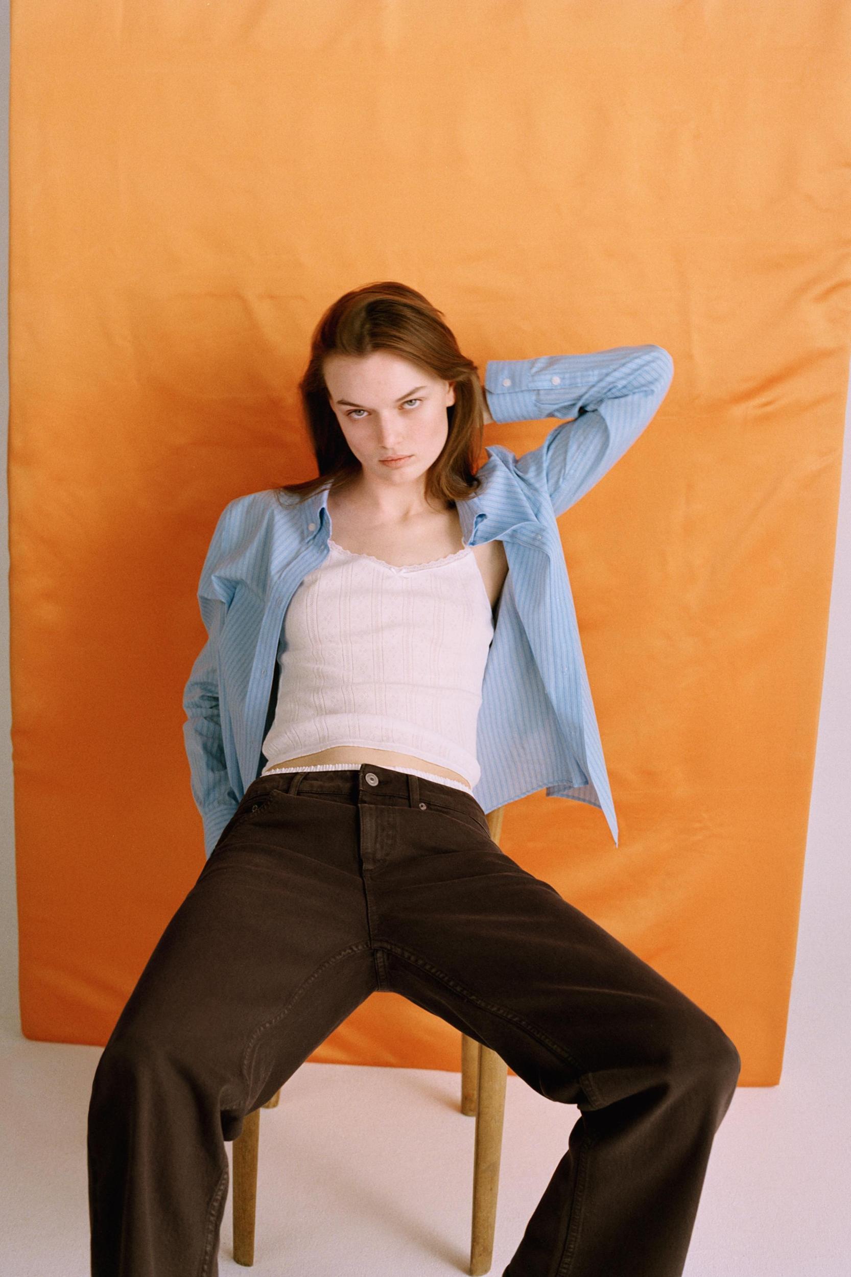 MID WAIST TRF CURVED LEG BALLOON JEANS Product Image