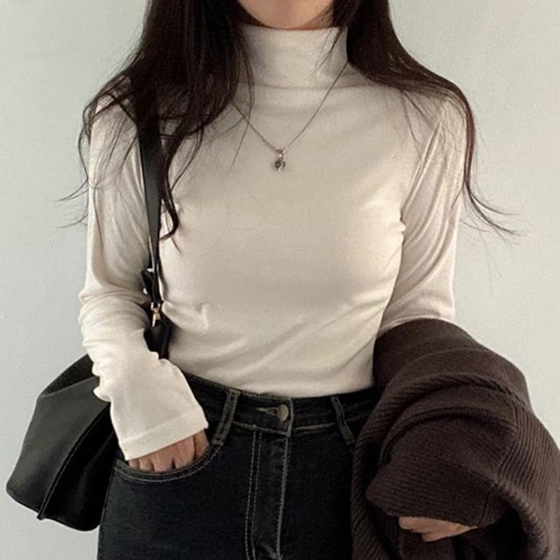 Long-Sleeve Mock Neck Plain T-Shirt Product Image