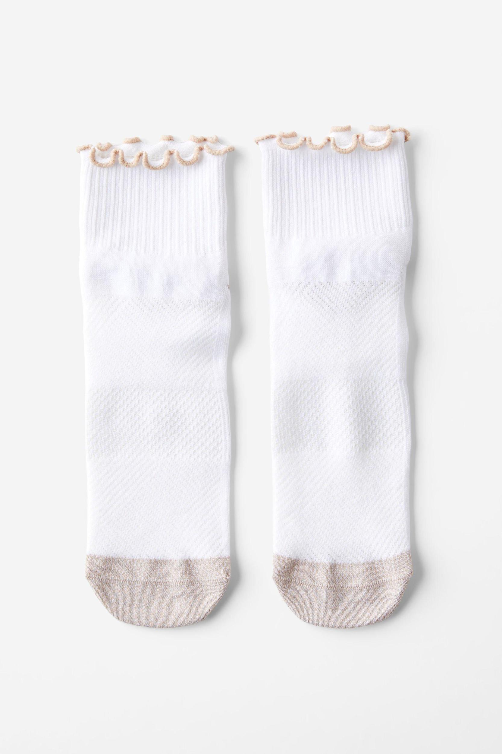 Performance Mid Crew Frill Sock Product Image