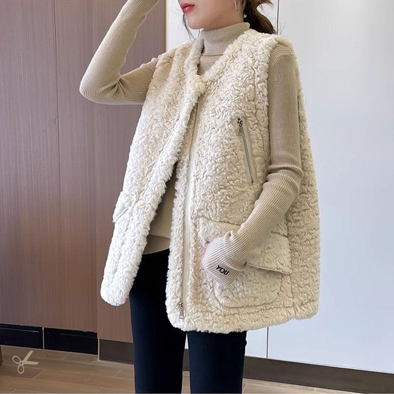 V-Neck Plain Faux Shearling Zip Vest Product Image