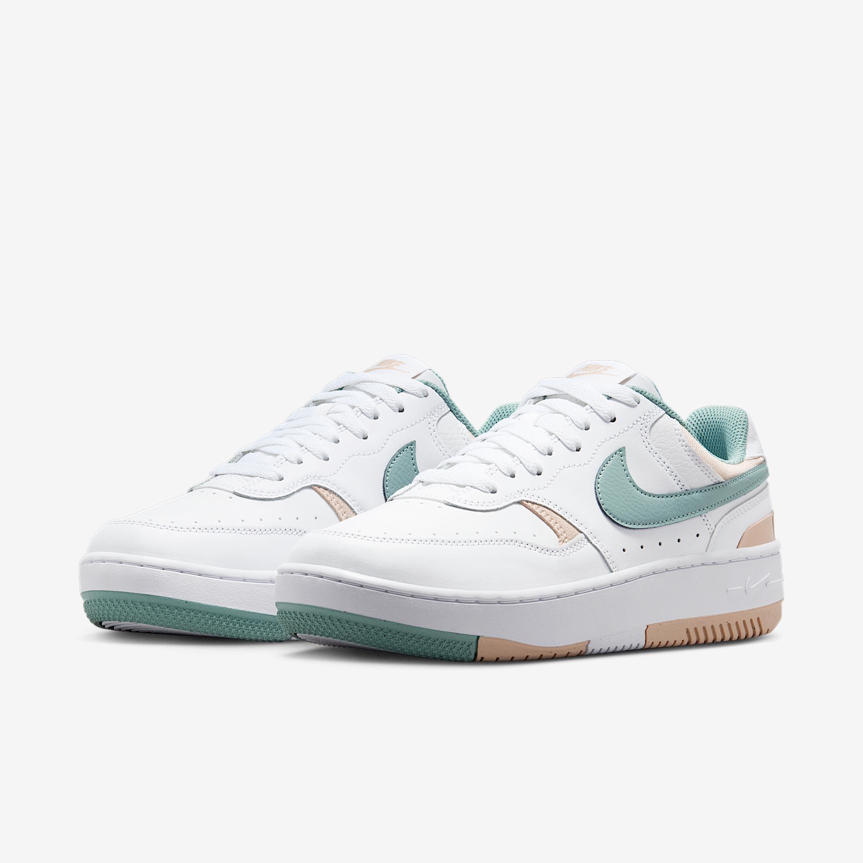 Nike Women's Gamma Force Shoes Product Image