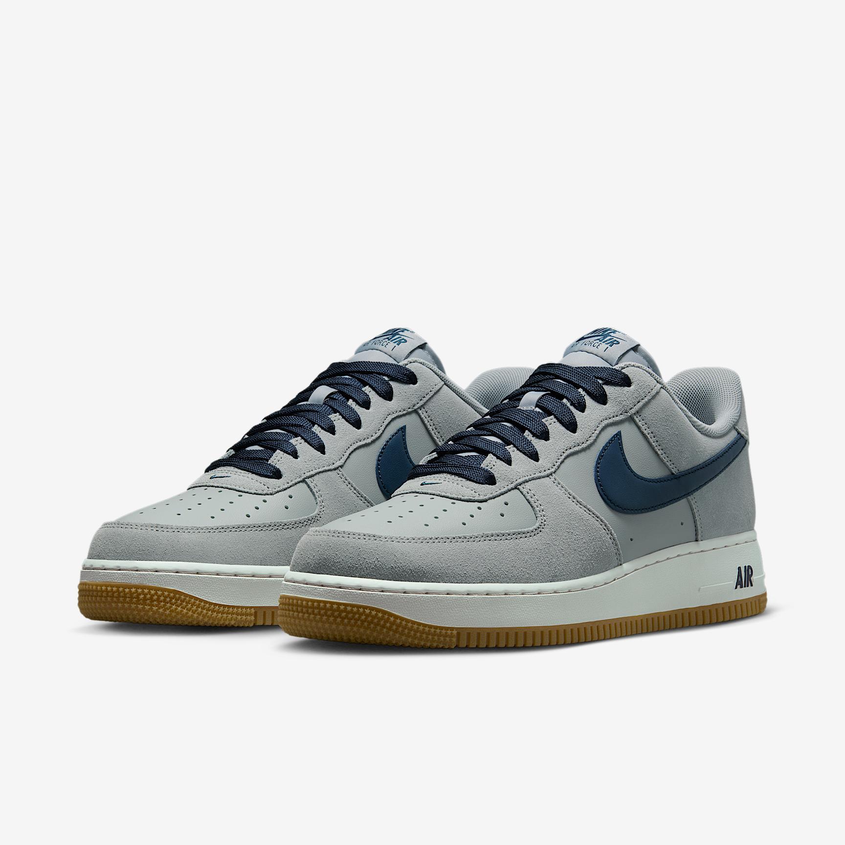 Nike Men's Air Force 1 '07 LV8 Shoes Product Image