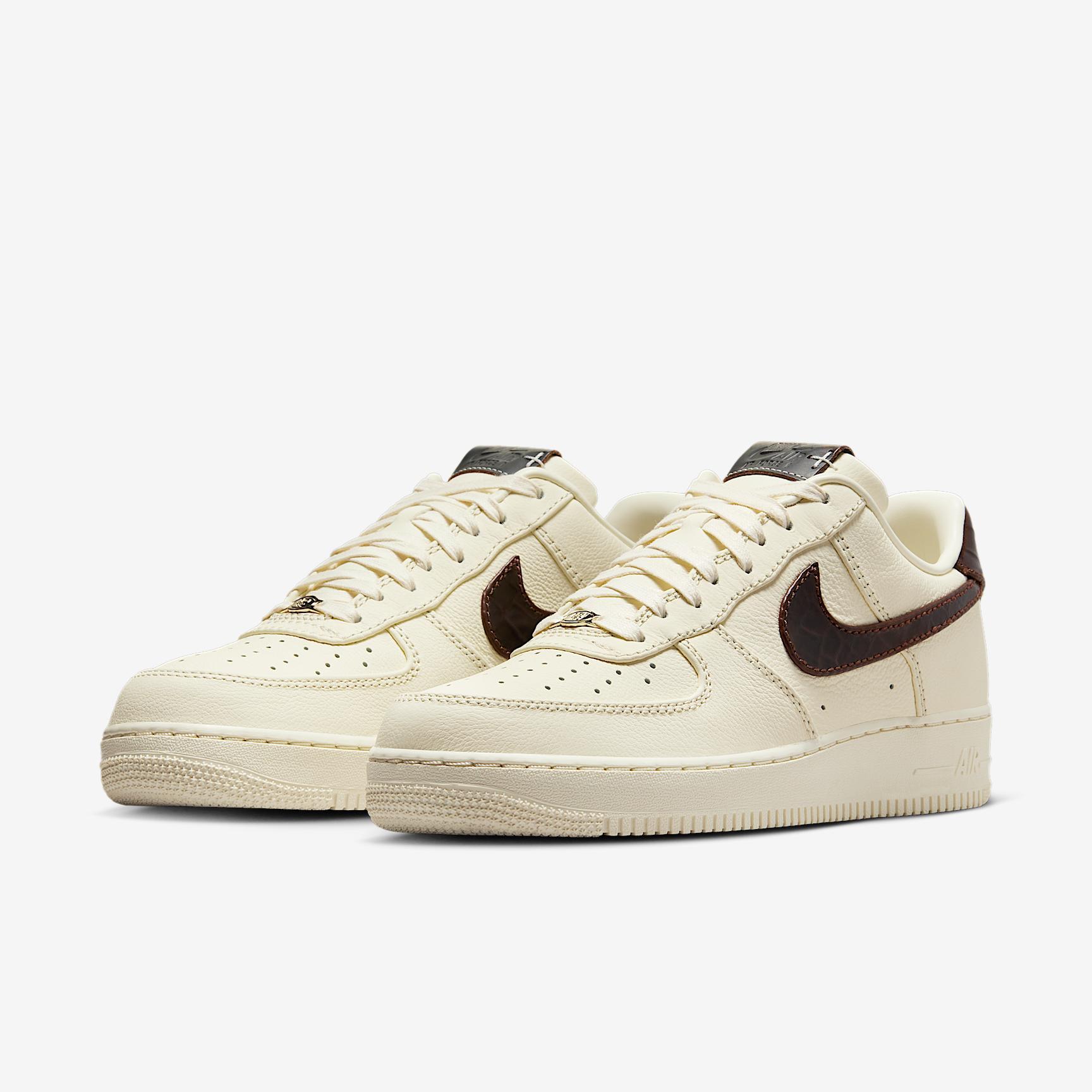 Nike Men's Air Force 1 '07 Shoes Product Image