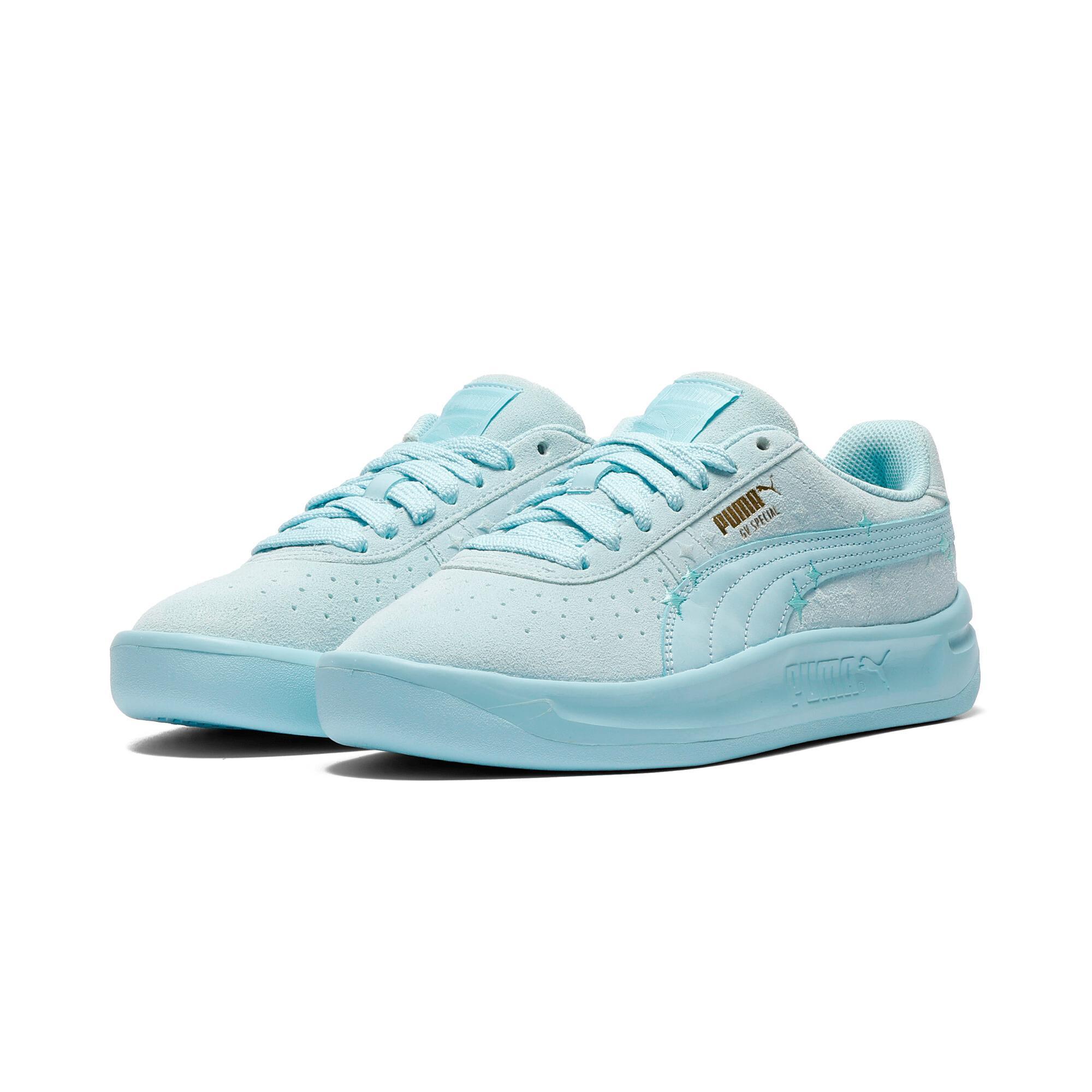 GV Special SOA Stars Sneakers Women Product Image