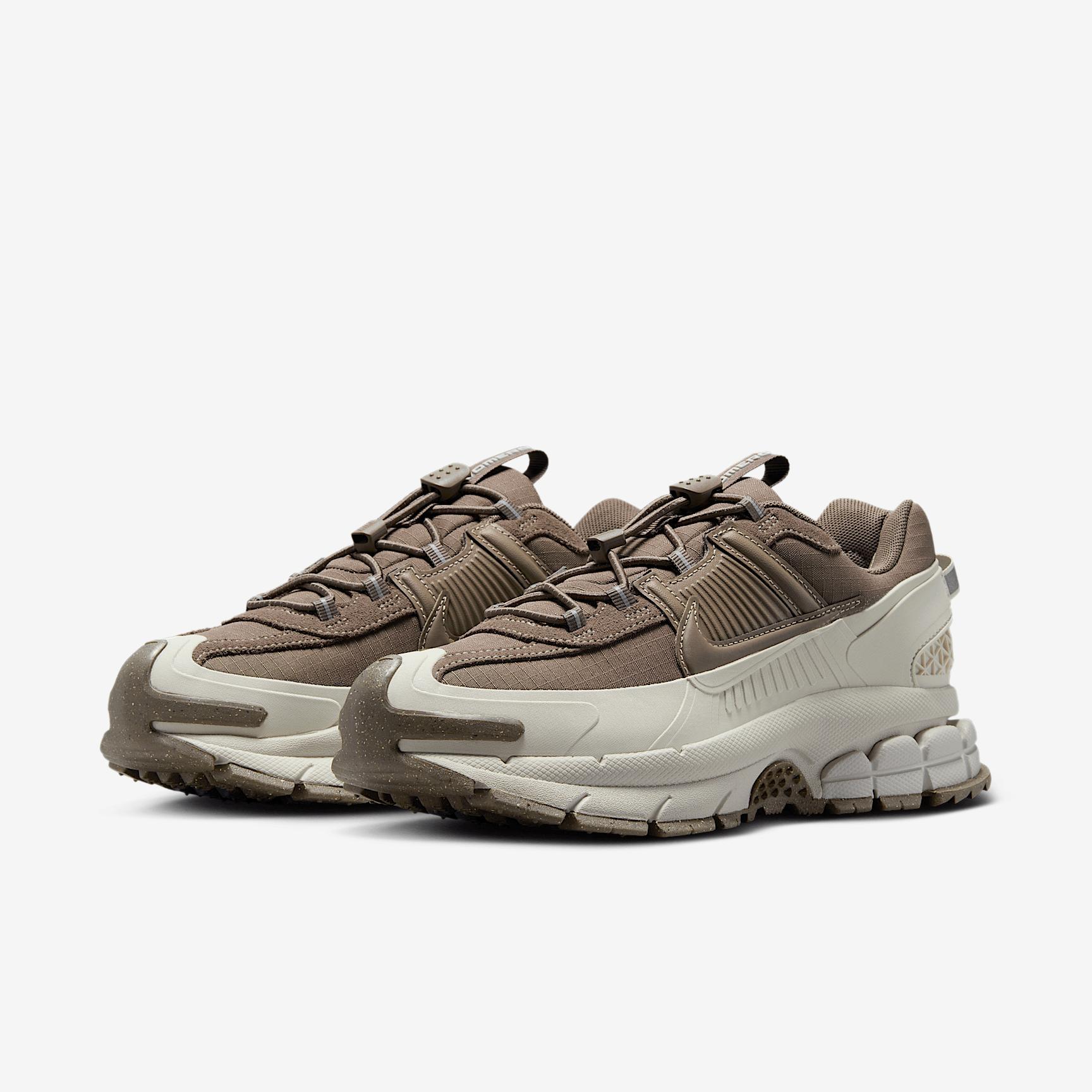 Nike Women's Zoom Vomero Roam Winterized Shoes Product Image