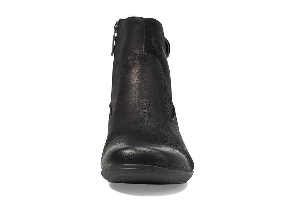 Dansko Finnley Burnished Nubuck) Women's Flat Shoes Product Image
