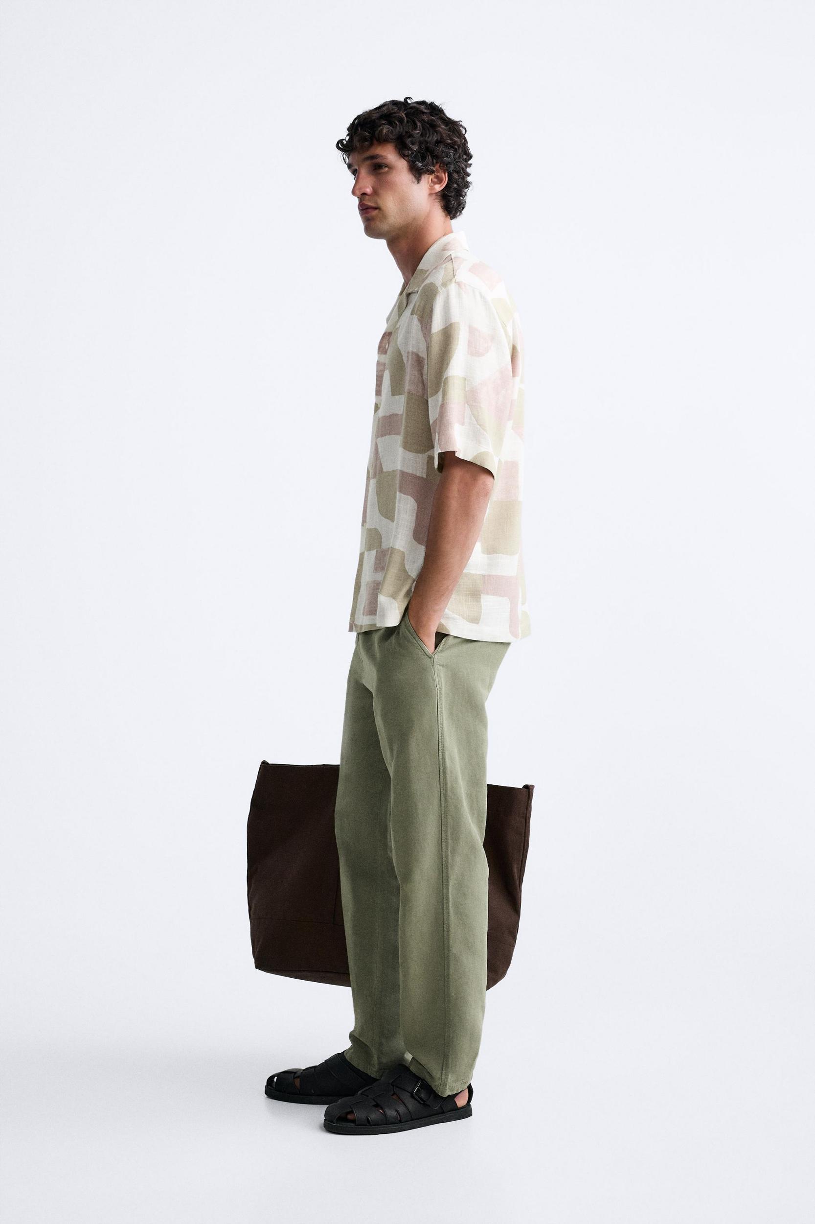 Relaxed fit shirt made of viscose blend fabric. Spread collar and short sleeves. Front button closure. Product Image