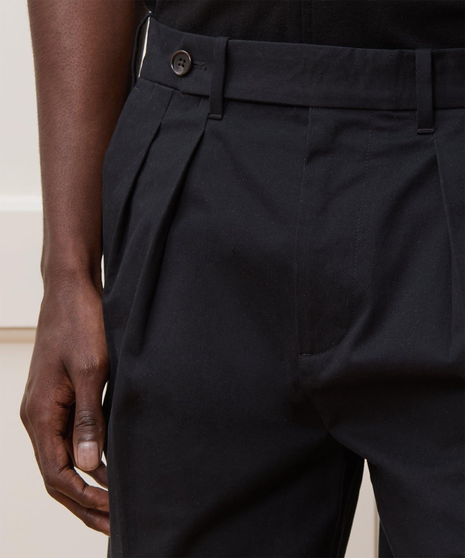 7" Pleated Tab Short Product Image