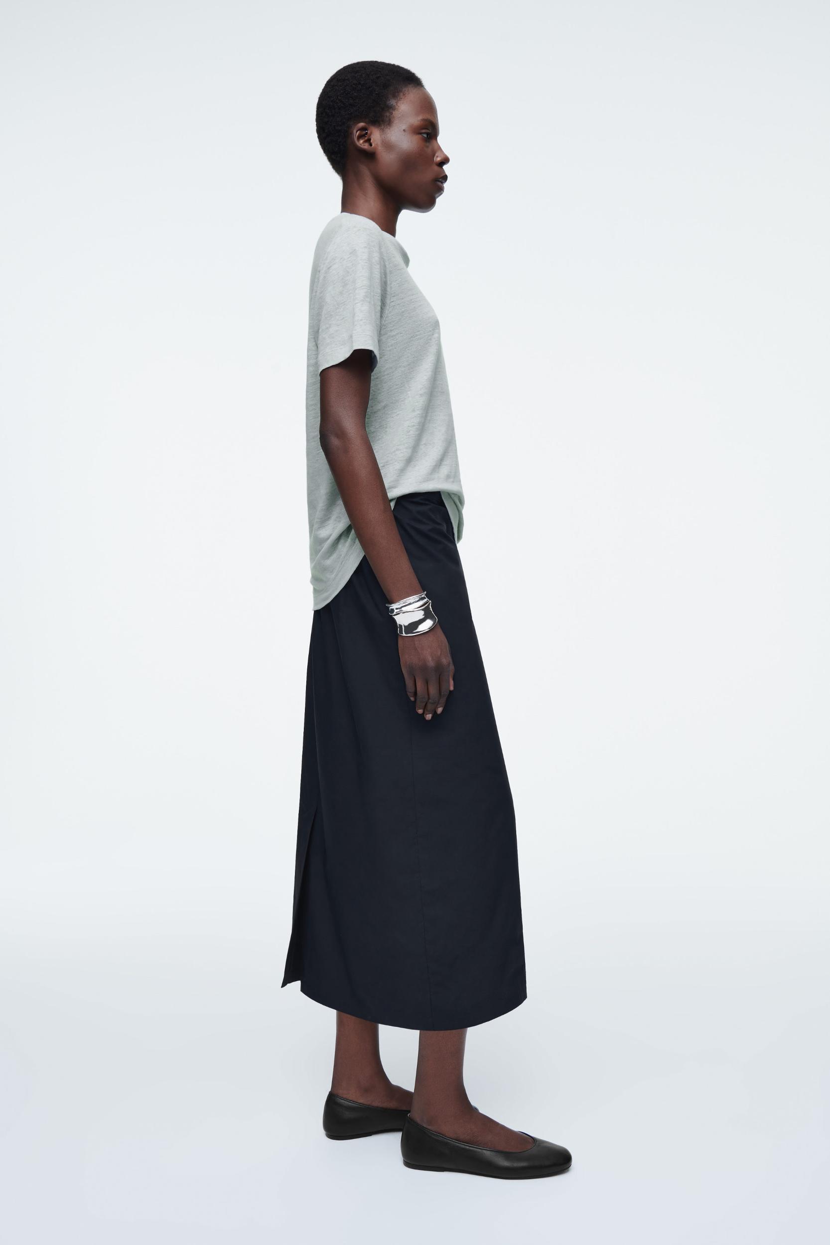 CREW-NECK LINEN T-SHIRT Product Image