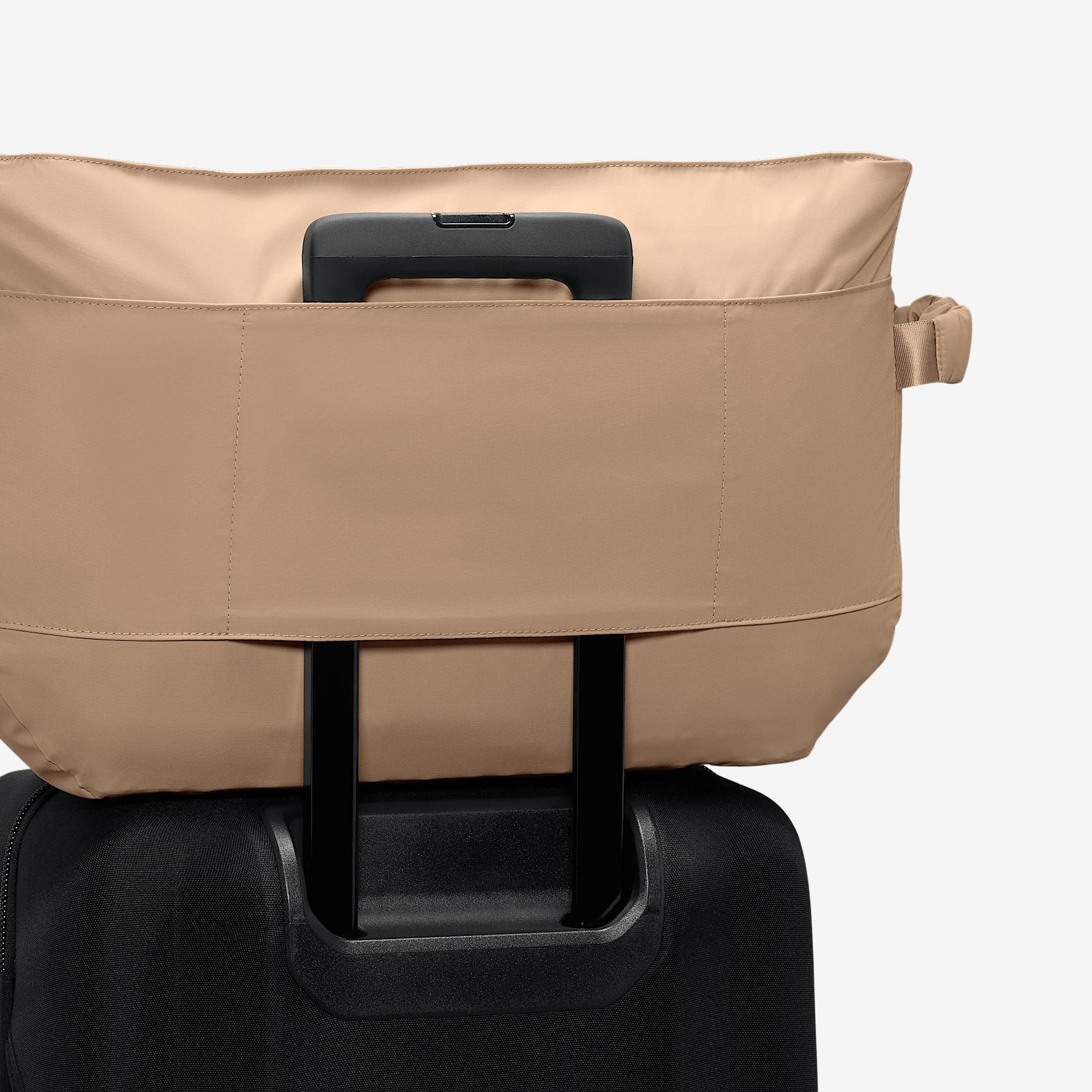 Nike One Tote Bag (25L) Product Image