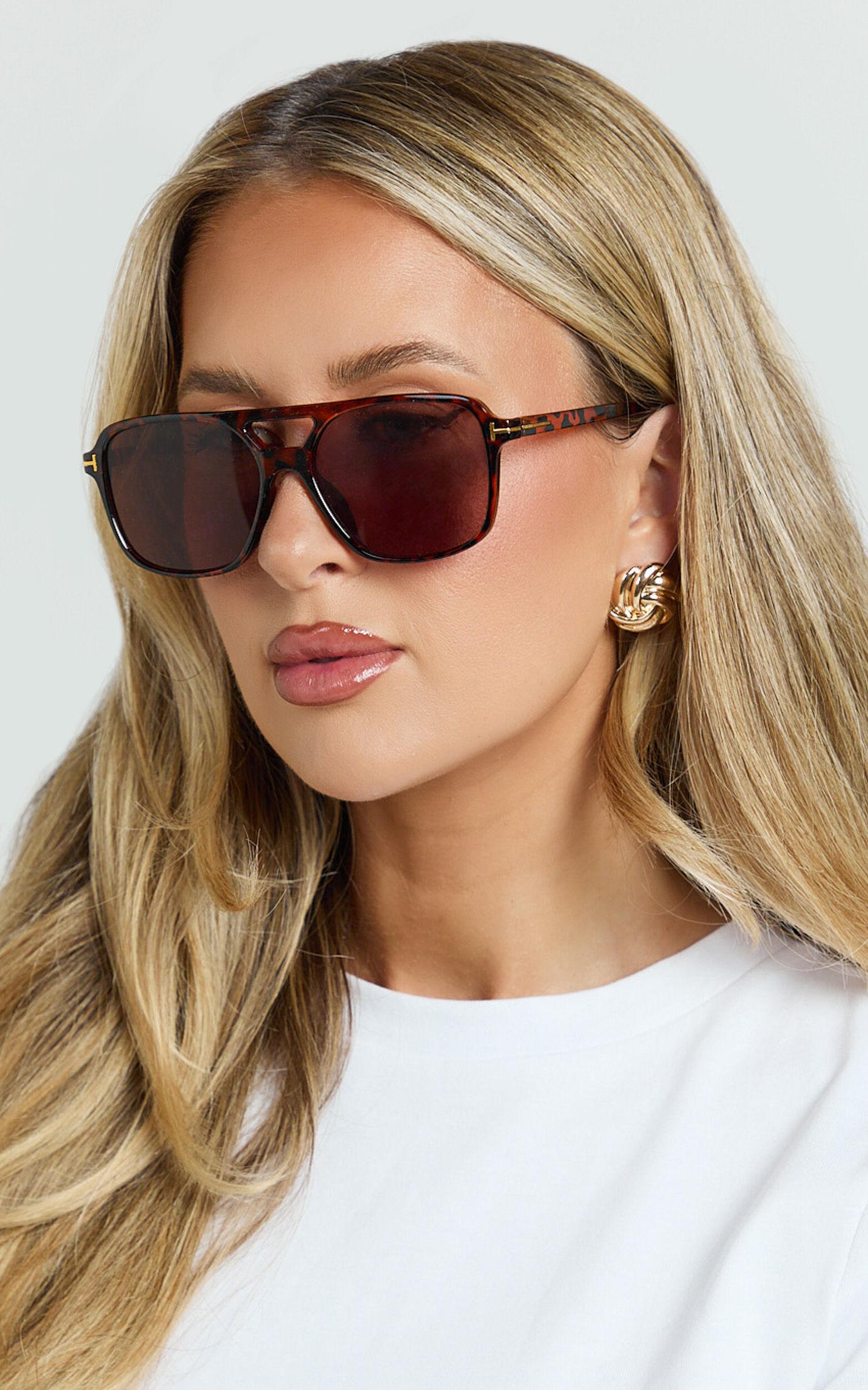 Vera Sunglasses - Square Sunglasses in Torte Product Image