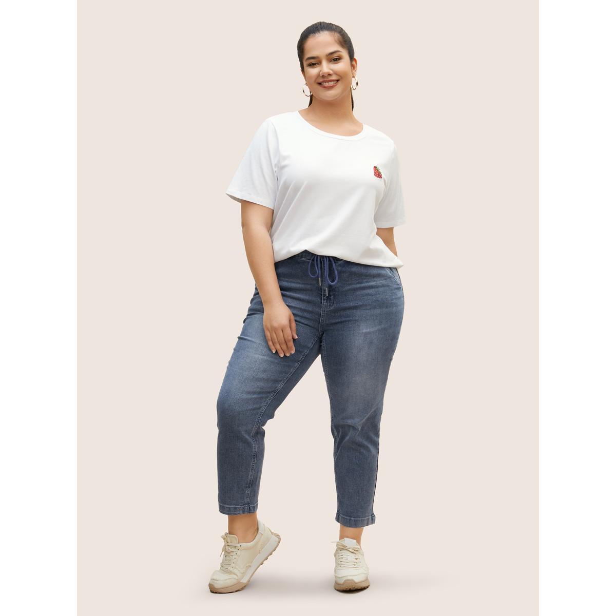 Plus Size Strawberry Print Crew Neck T-shirt Originalwhite Women Casual Contrast Fruit Round Neck Everyday T-shirts BloomChic 26/4X Product Image