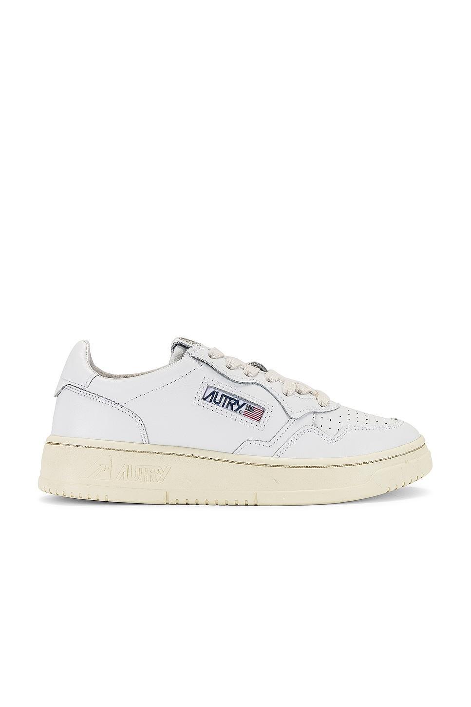 01 Low Sneaker Autry Product Image