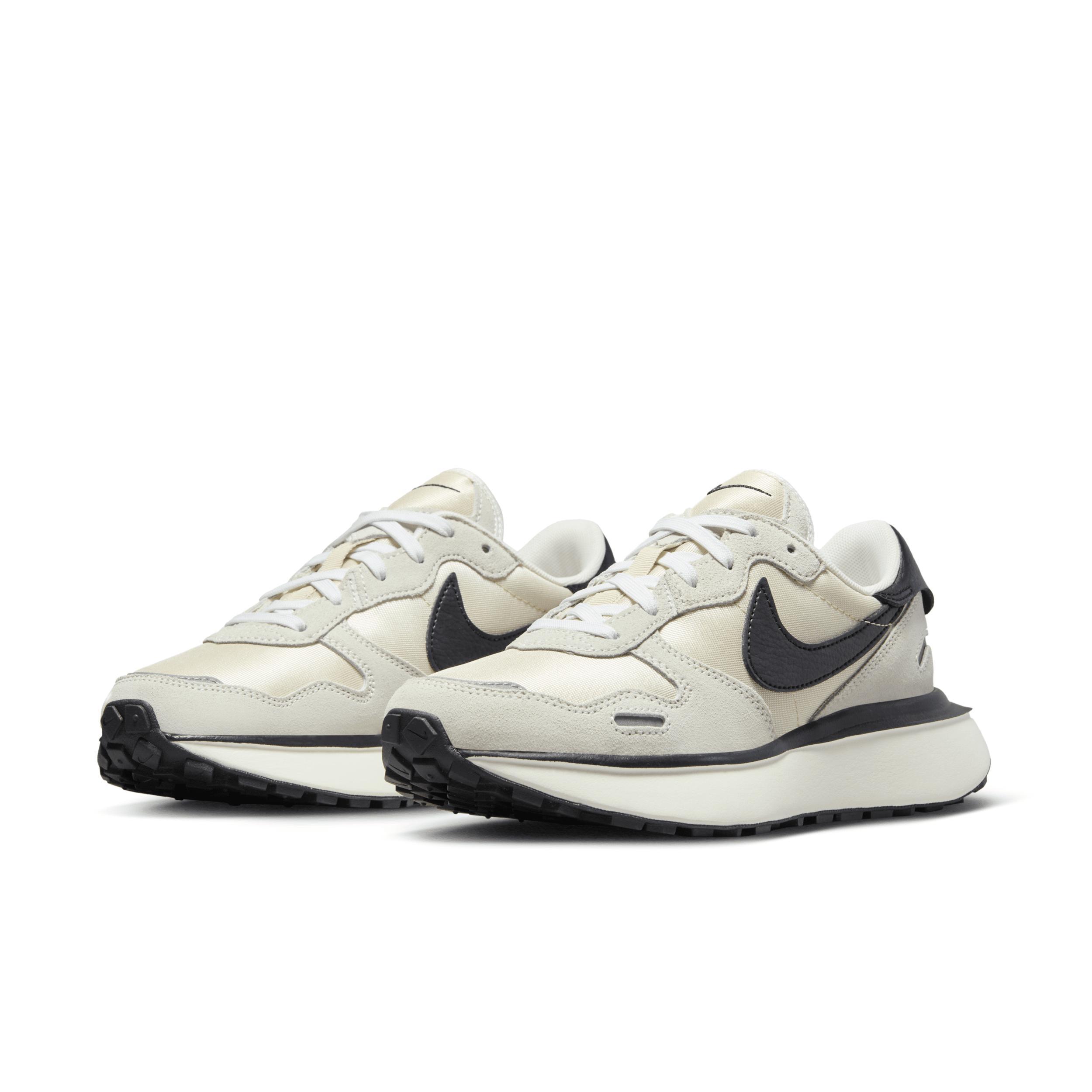 Nike Women's Phoenix Waffle Shoes Product Image