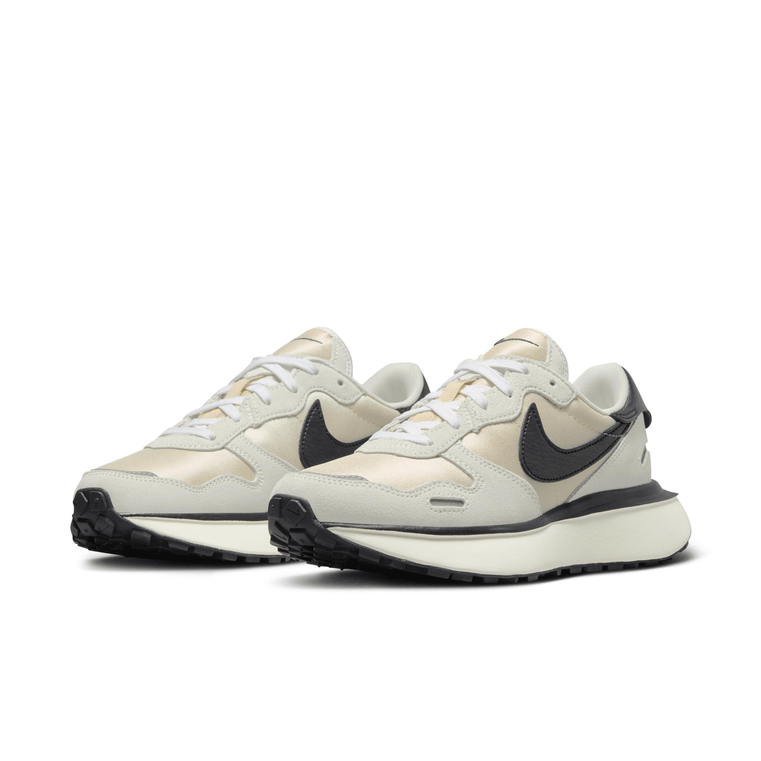 Nike Women's Phoenix Waffle Shoes Product Image