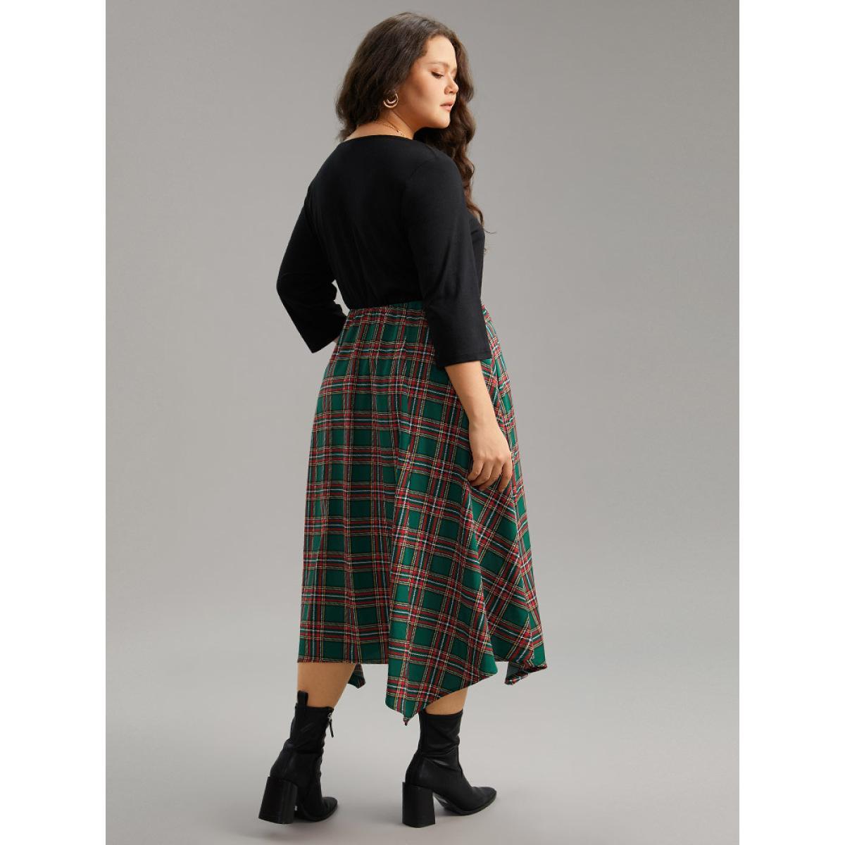 Plus Size Plaid Contrast Patchwork Ruched Pocket Dress DarkGreen Women Elegant Ruched V-neck Elbow-length sleeve Curvy Midi Dress BloomChic 10/M Product Image