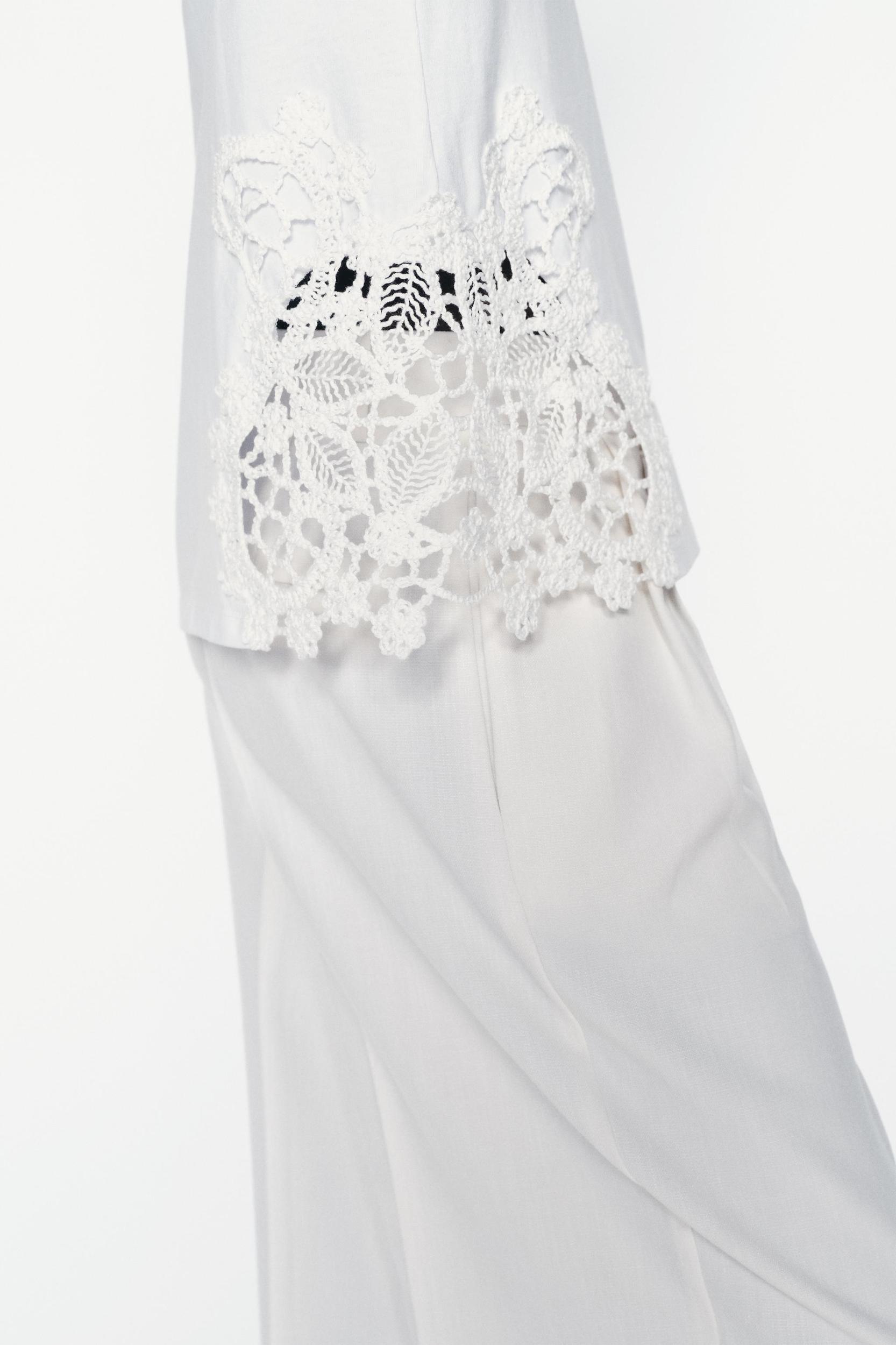 LACE TOP Product Image