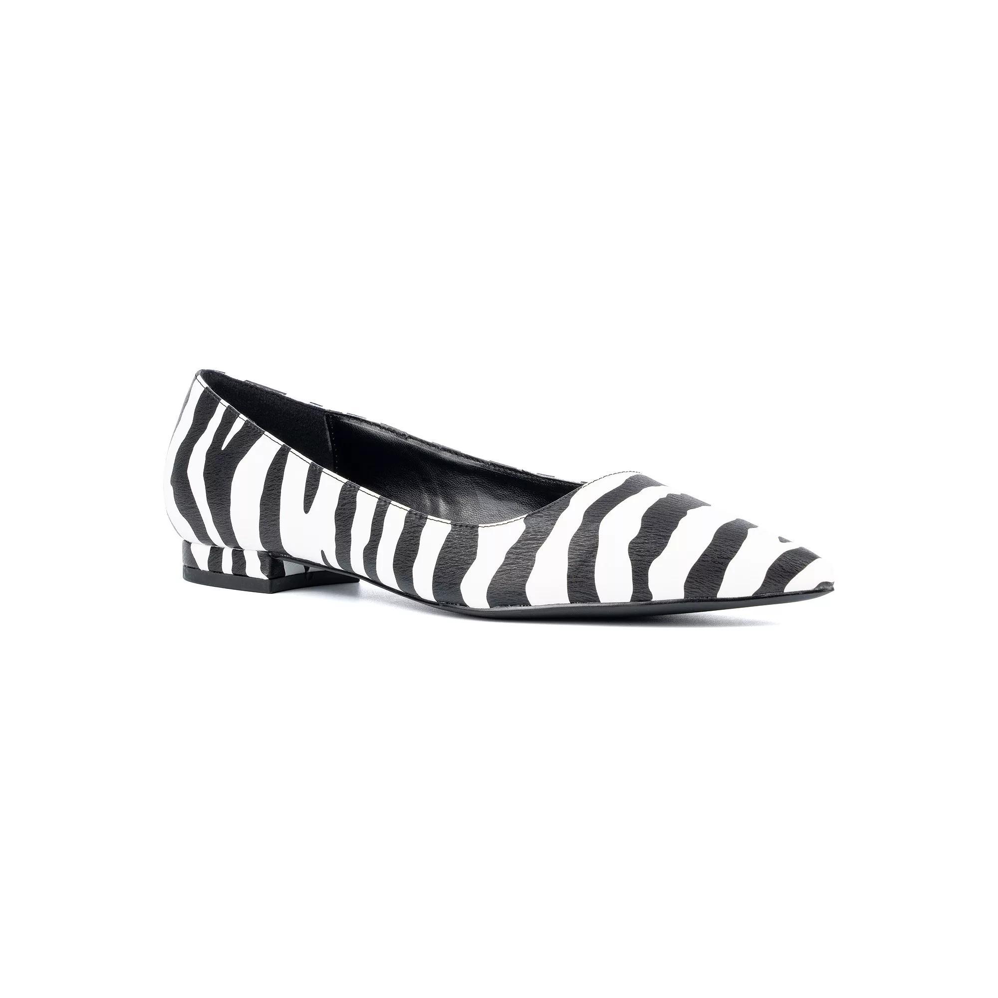 Fashion to Figure Bailey Womens Wide Width Flats Product Image