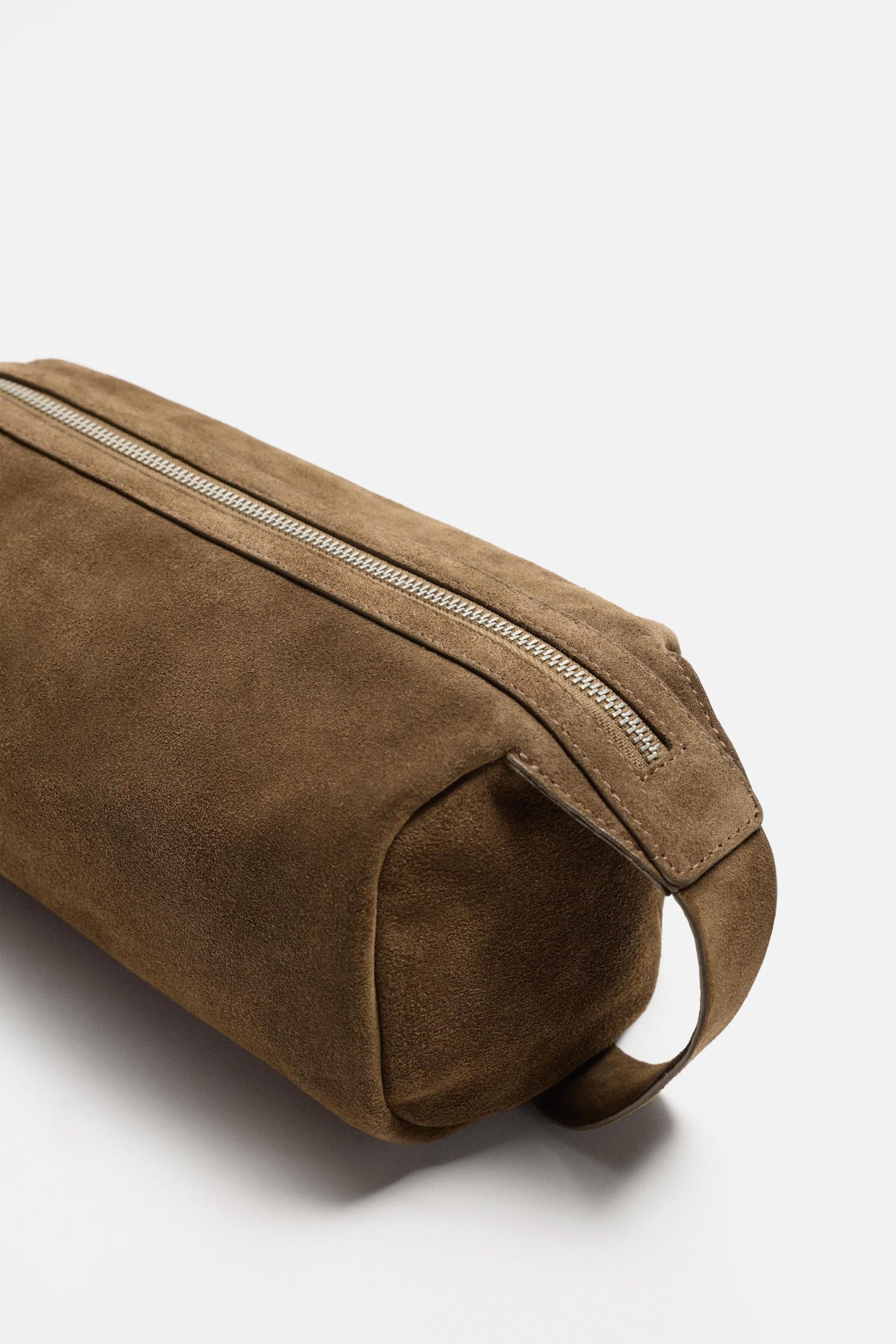 LEATHER TOILETRY BAG Product Image
