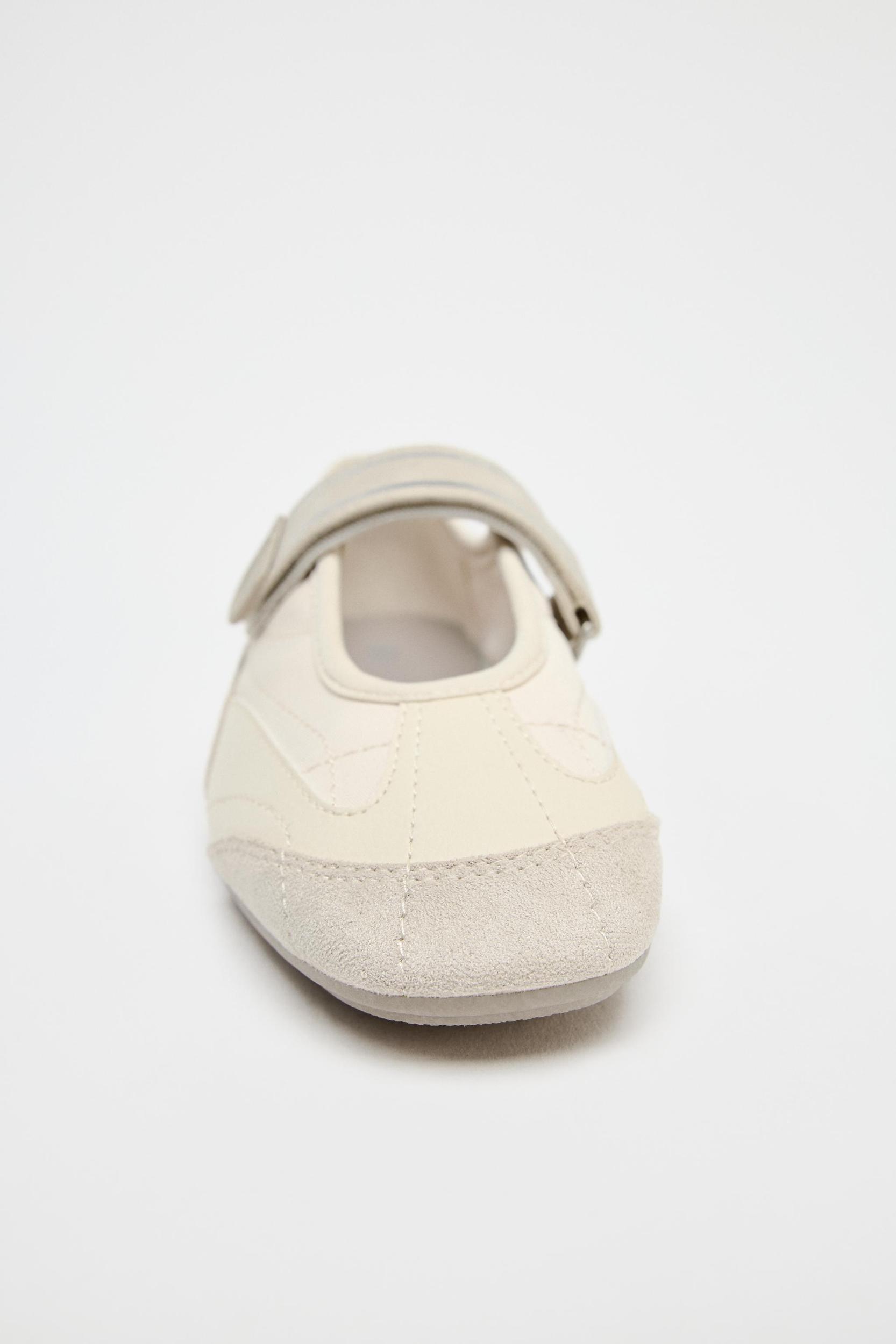 CONTRAST BALLET FLATS Product Image