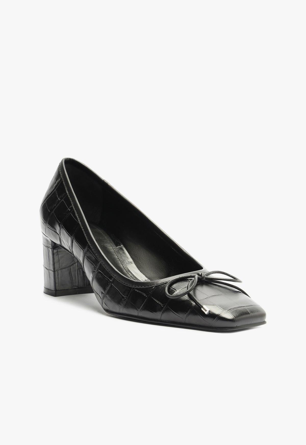 Arissa Pump Product Image