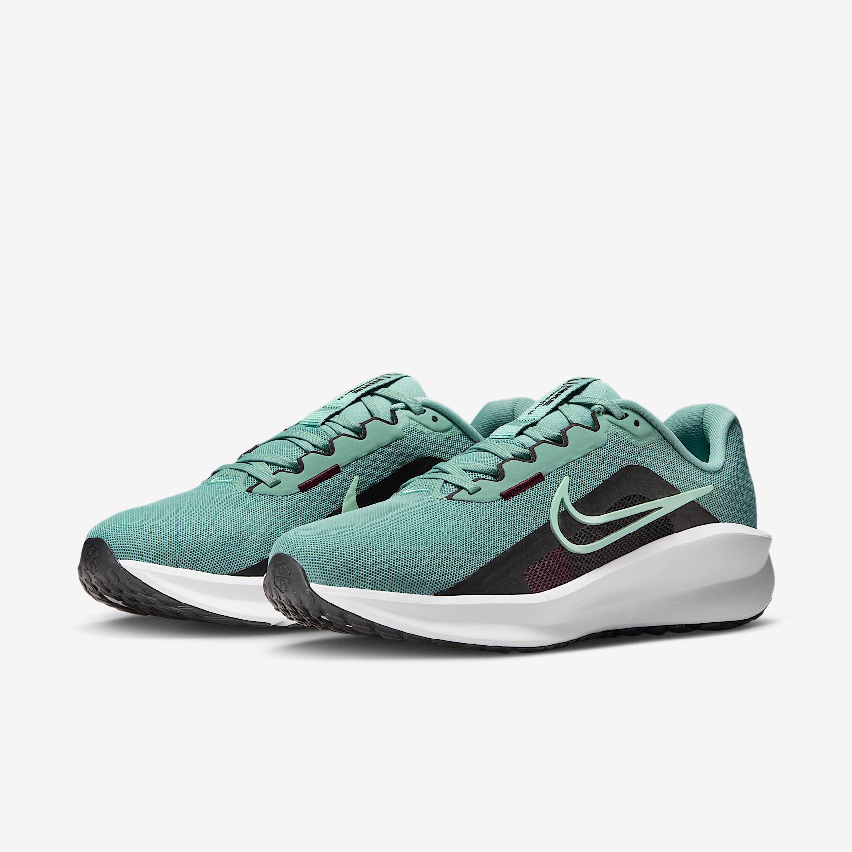 Nike Downshifter 13 Women's Road Running Shoes (Extra Wide) Product Image