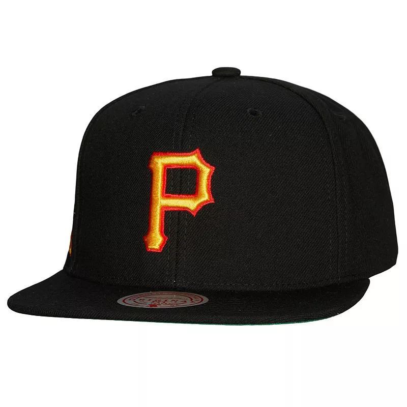 Mens Mitchell & Ness Pittsburgh Pirates Cooperstown Collection Evergreen Snapback Hat Product Image