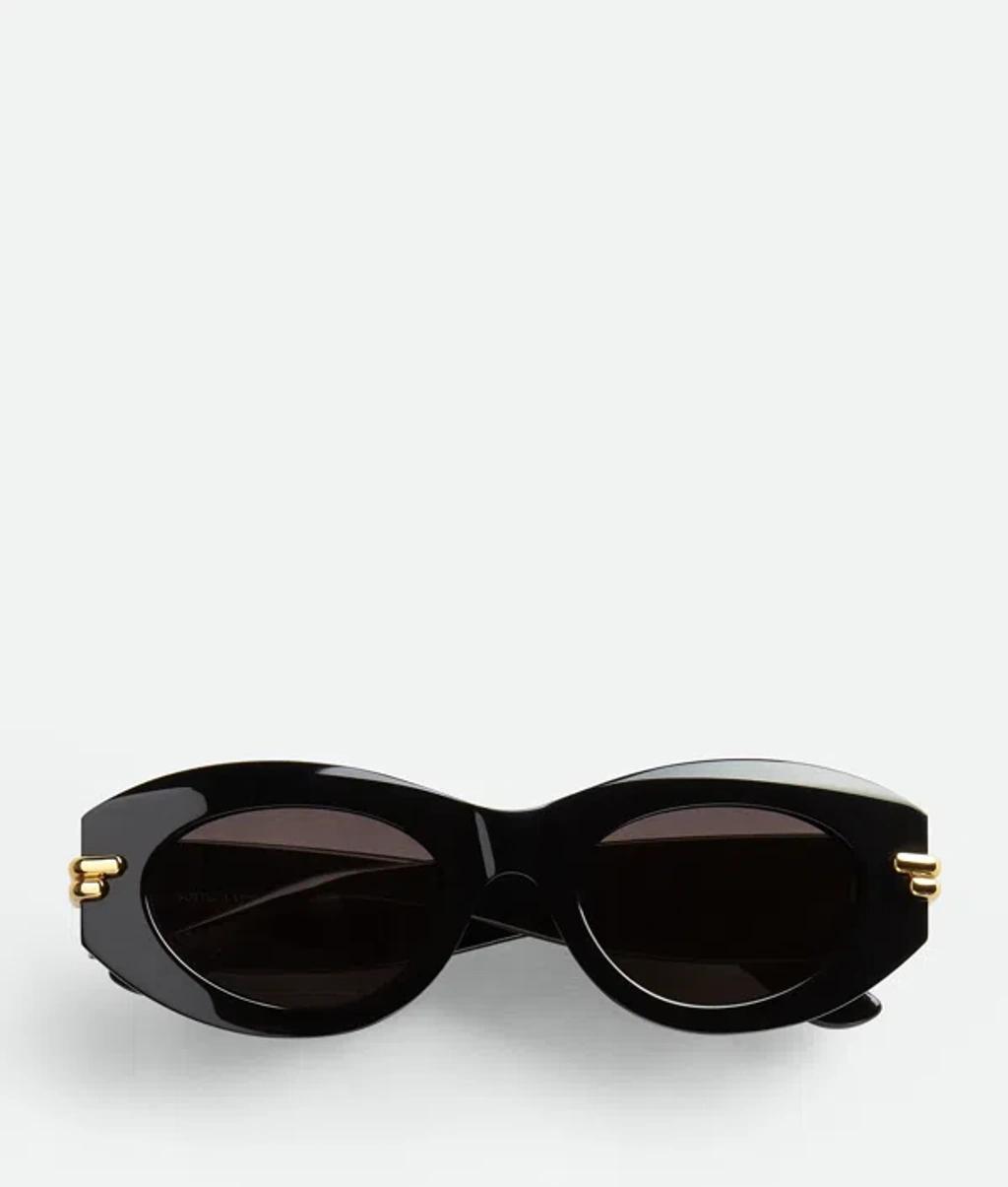 BOTTEGA VENETA Mitre Oval Sunglasses In Black/grey Product Image