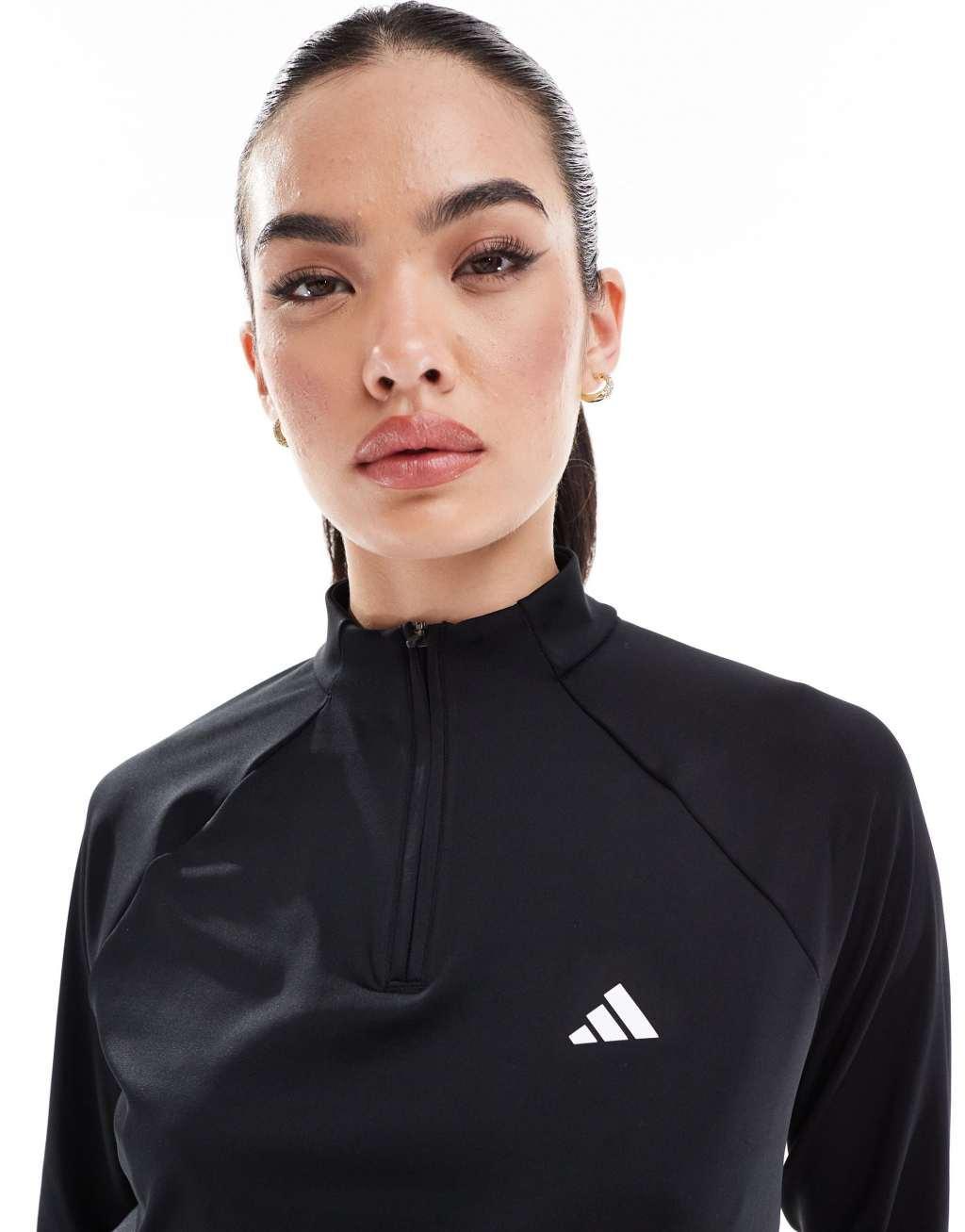 adidas Train Essentials 1/4-Zip in black Product Image