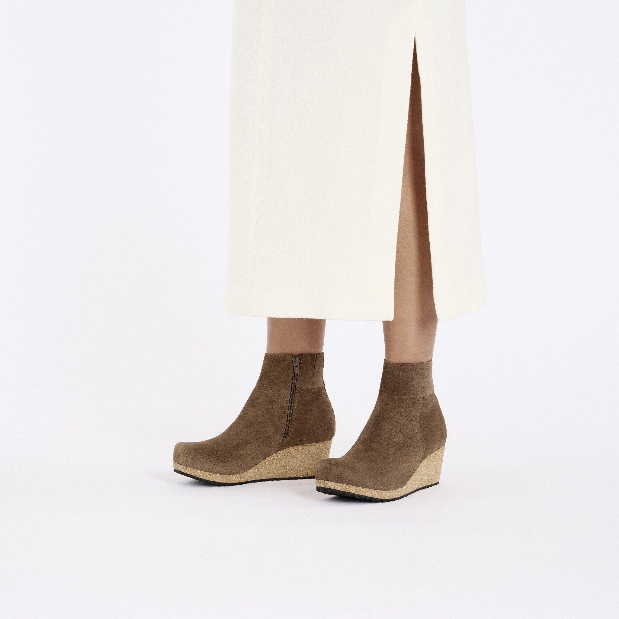 Ebba Suede Leather Product Image