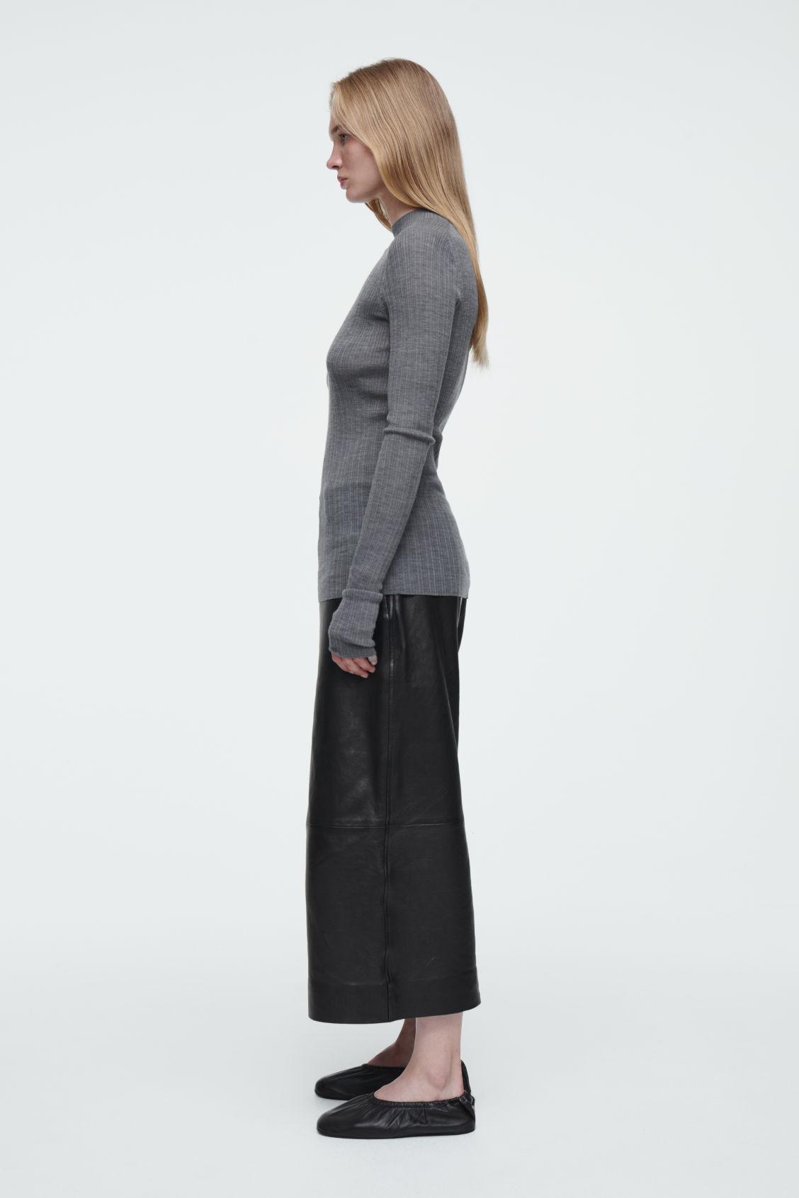 THE RIBBED MERINO WOOL TOP Product Image