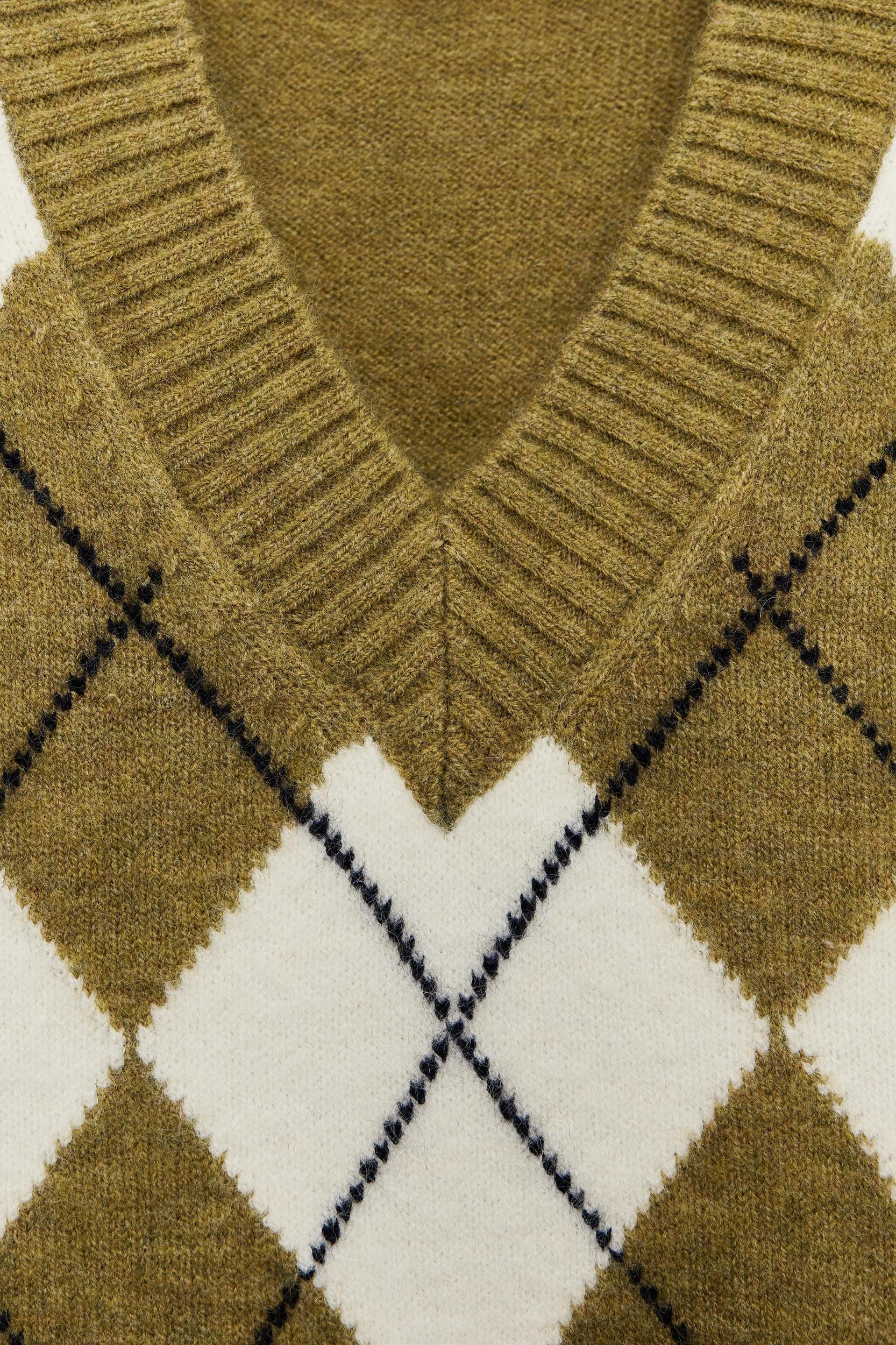 ARGYLE JACQUARD SWEATER VEST Product Image