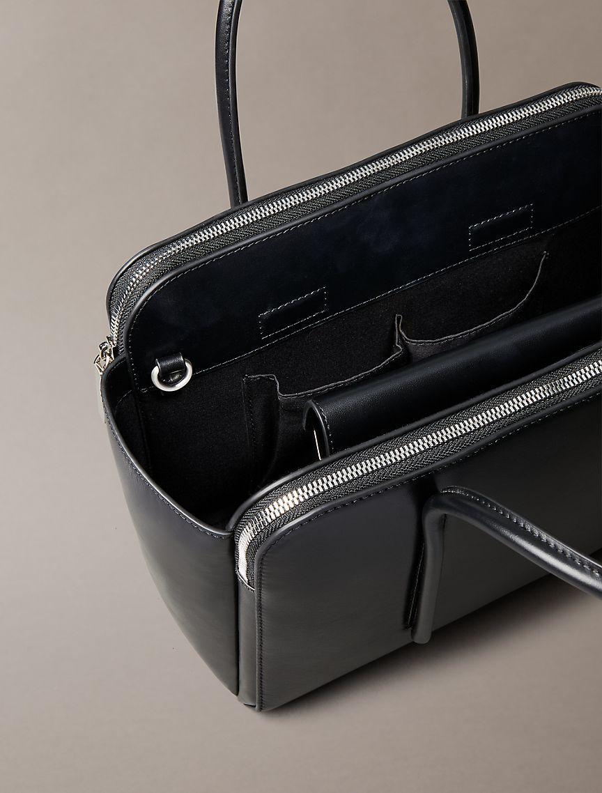 Carryall Leather Medium Tote Bag Product Image