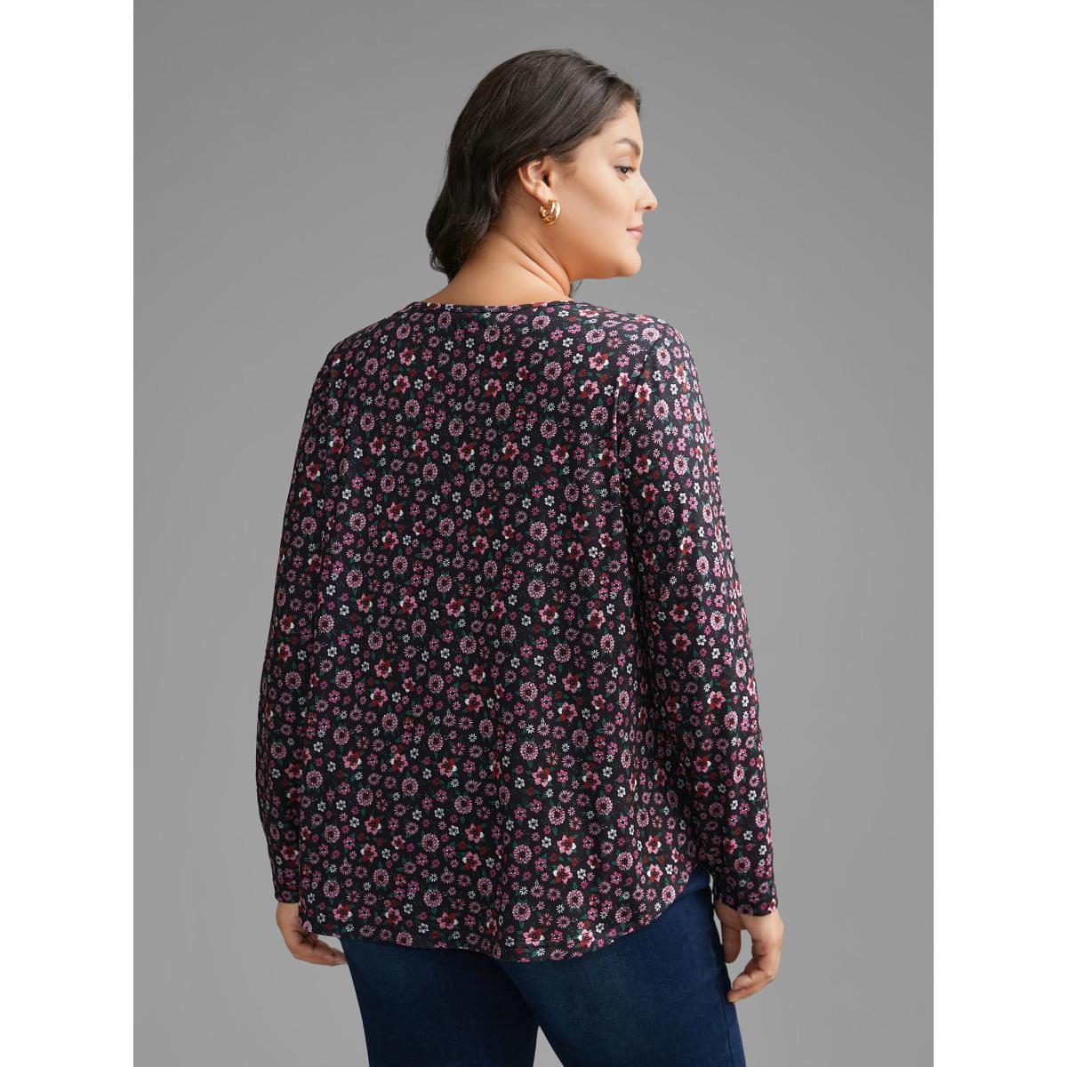 Plus Size Ditsy Floral Crew Neck Curved Hem T-shirt Multicolor Women Elegant Non Natural Flowers Round Neck Everyday T-shirts BloomChic 10/M Product Image
