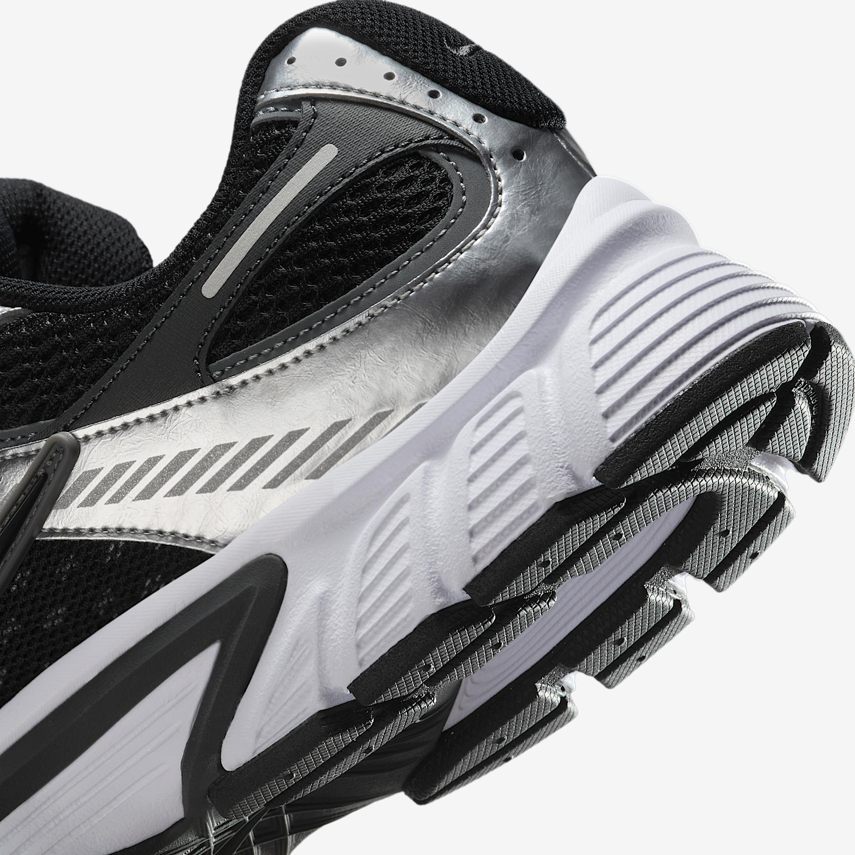 Nike V5 RNR Men's Shoes Product Image