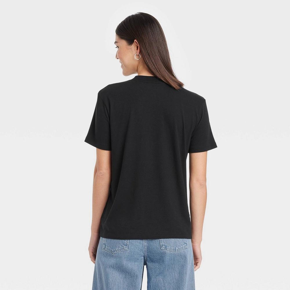 Women's Short Sleeve Boyfriend T-Shirt - Universal Thread™ Product Image