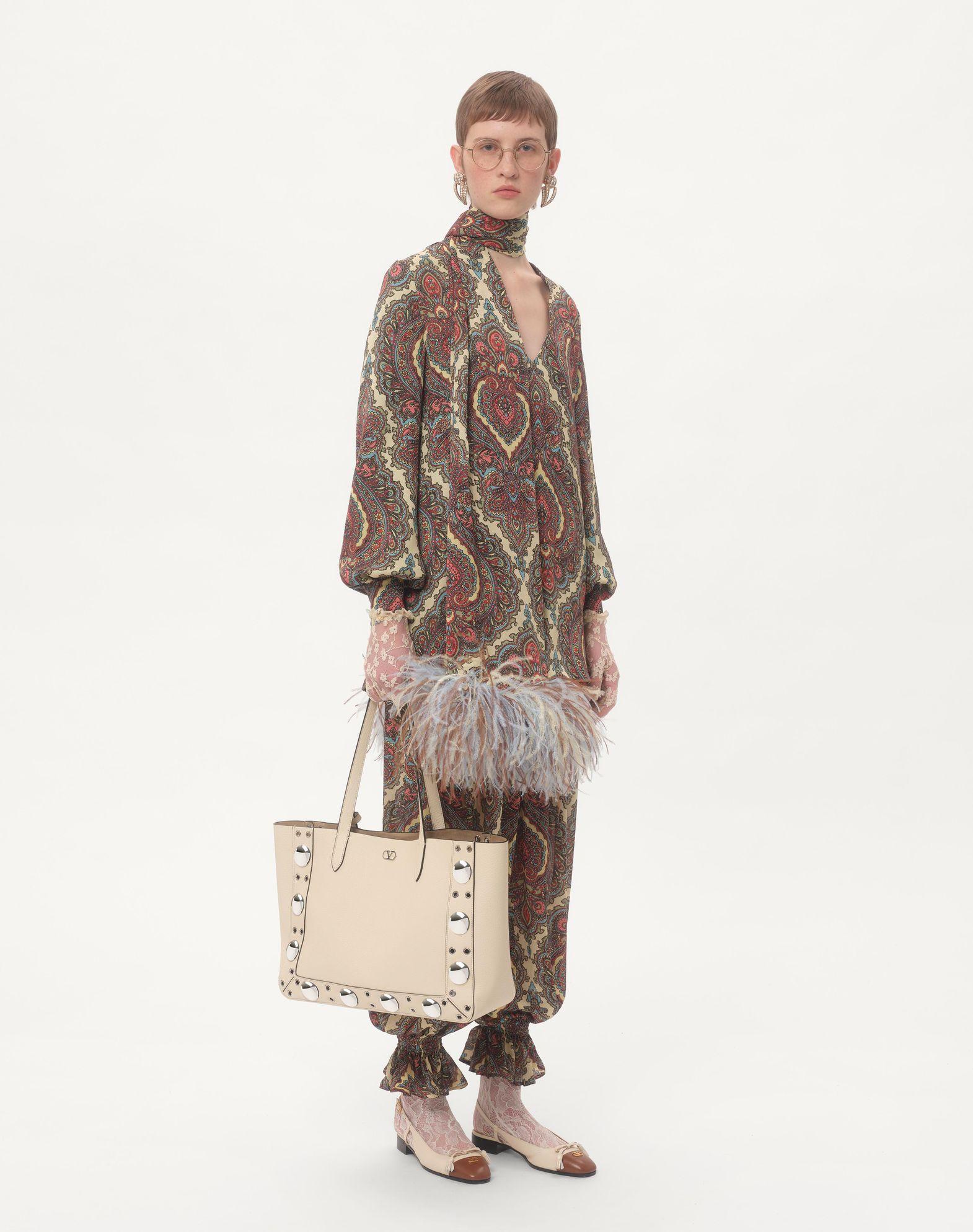 Valentino Garavani Nellcôte Medium Shopping Bag In Grainy Calfskin Product Image