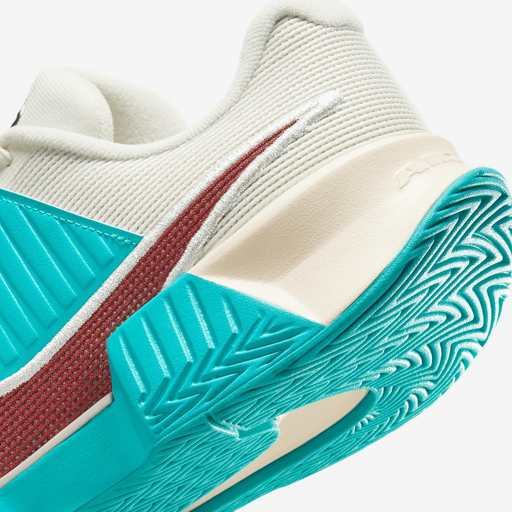Nike GP Challenge Pro Premium Women's Hard Court Tennis Shoes Product Image
