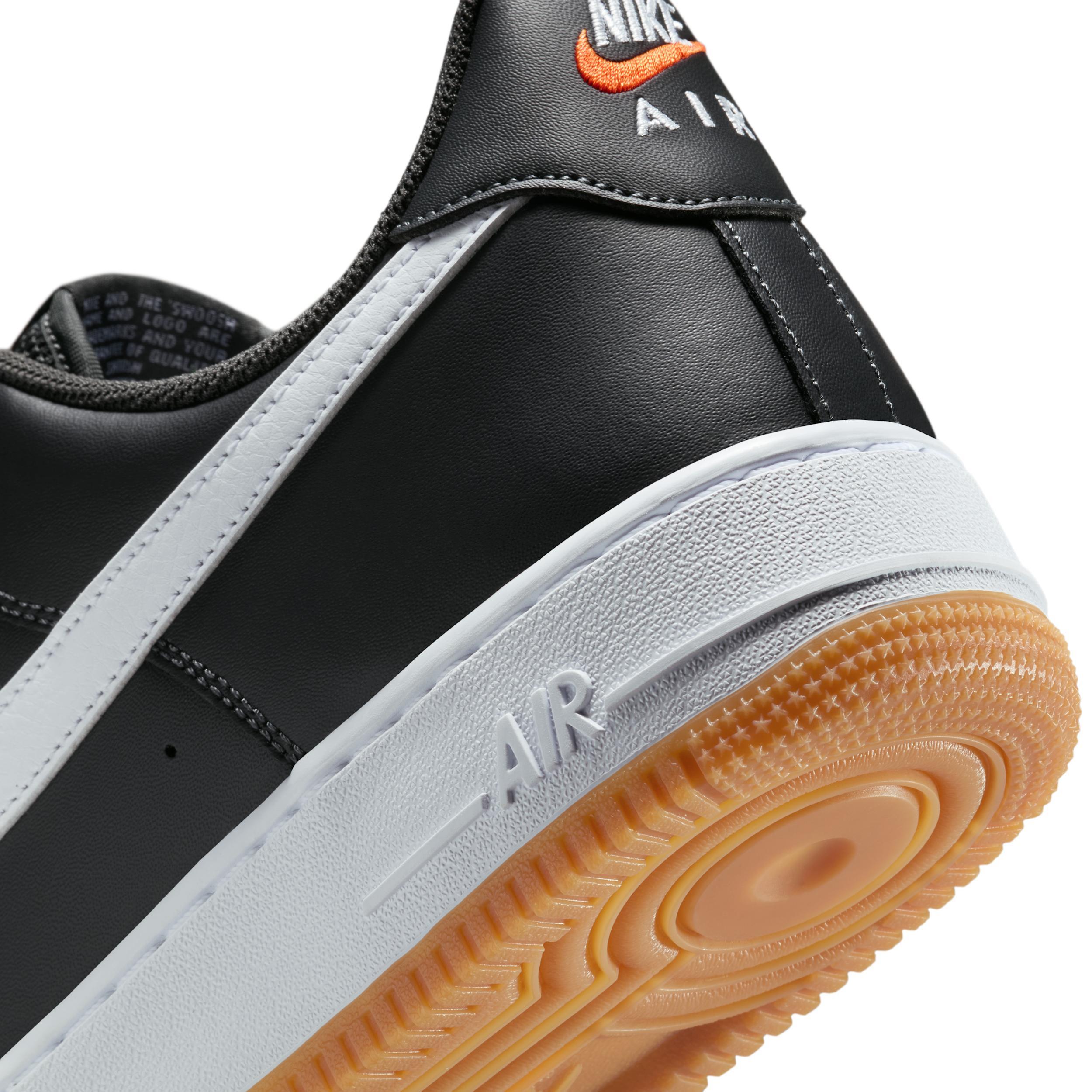 Nike Men's Air Force 1 '07 LV Shoes Product Image