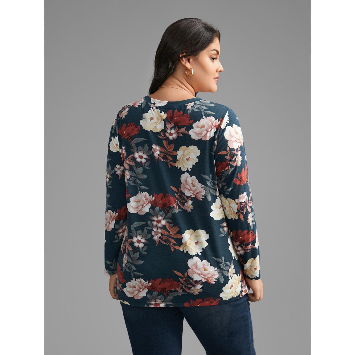 Plus Size Floral Crew Neck Twist Front T-shirt Multicolor Women Elegant Twist Natural Flowers Round Neck Everyday T-shirts BloomChic 30/6X Product Image